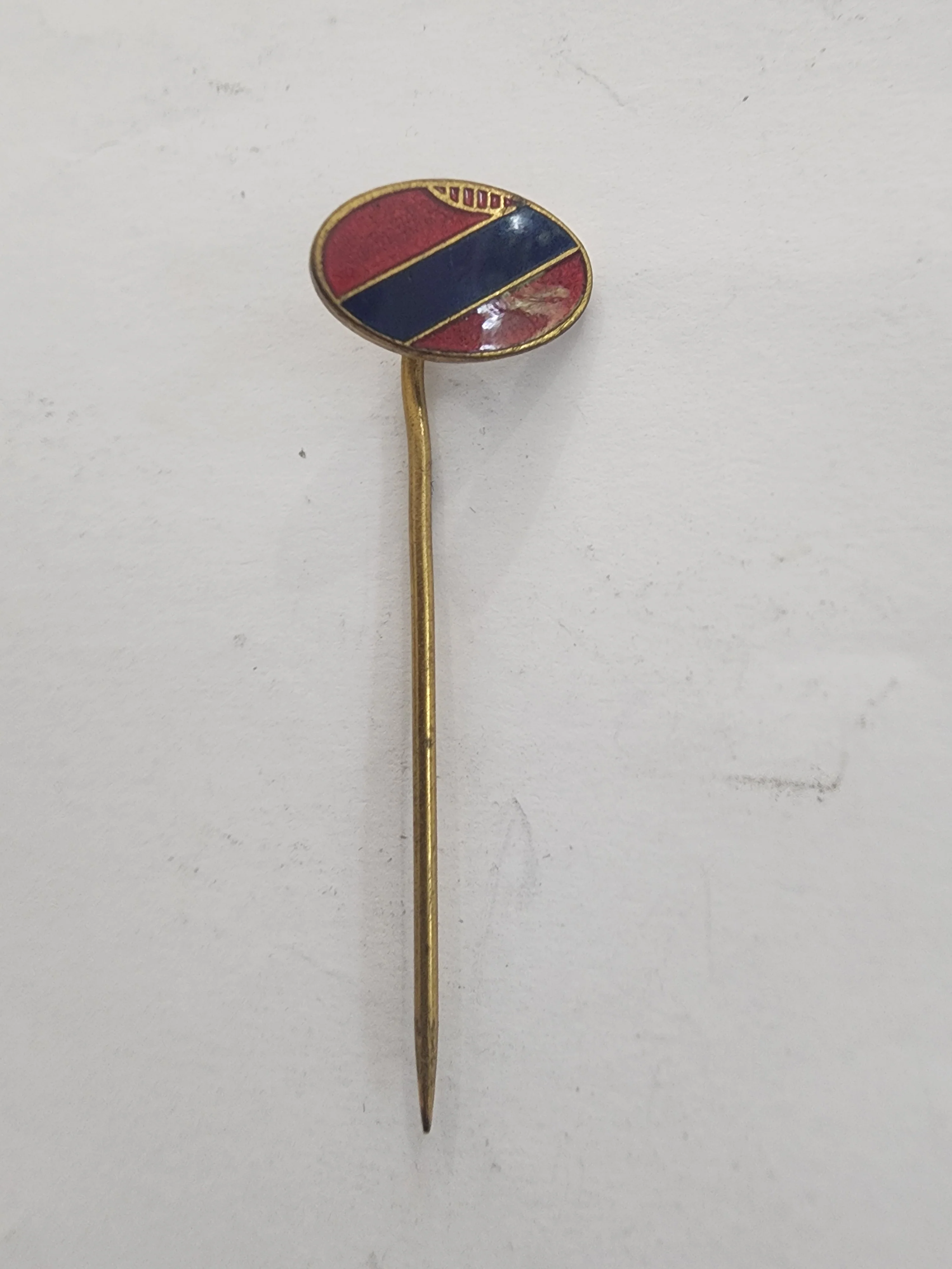 1927- 1928 4 VFL Fitzroy Football Club Membership badges and pins - Image 8