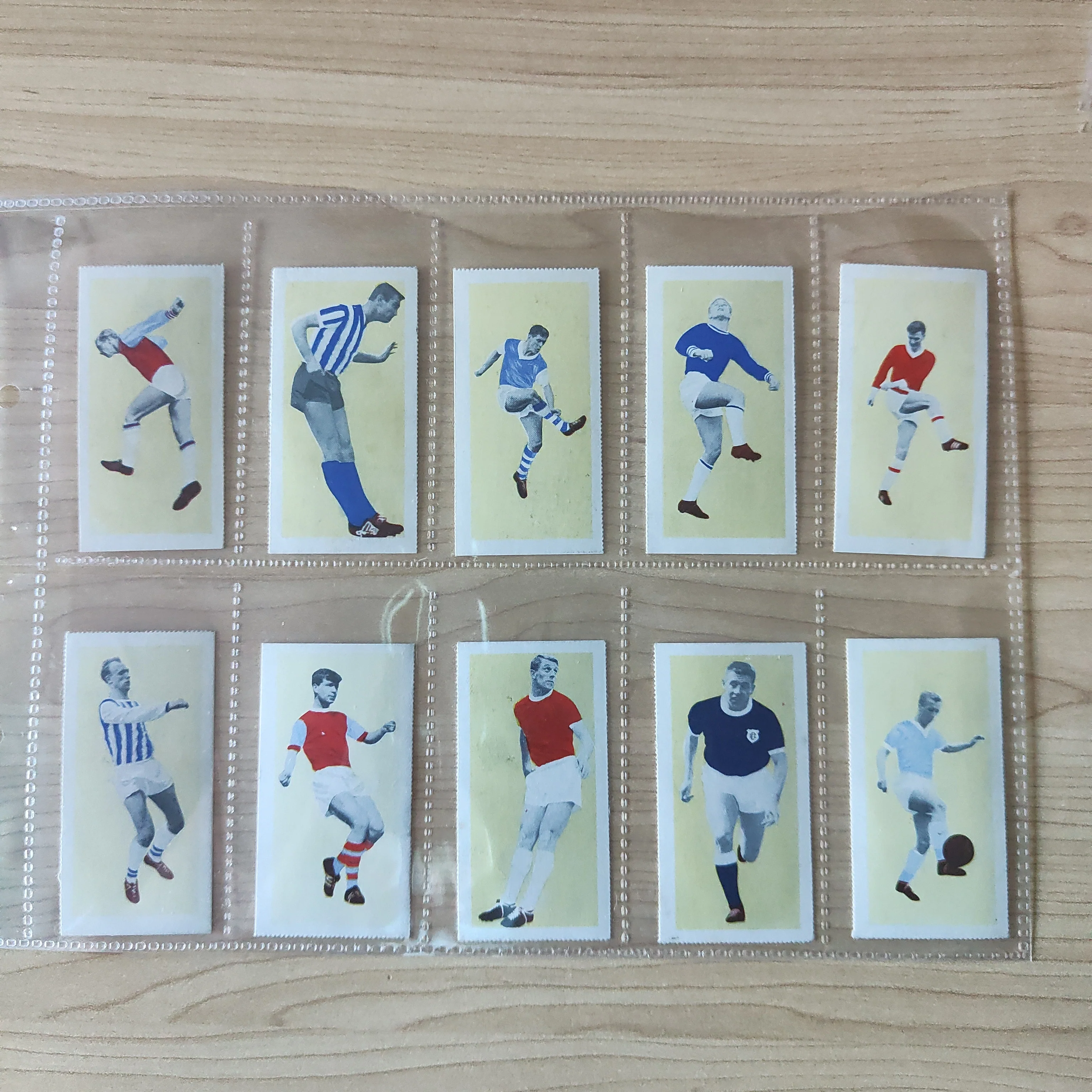 Soccer 1963 DC Thomson Star Footballers Complete Set of 50 Cigarette Cards - Image 4