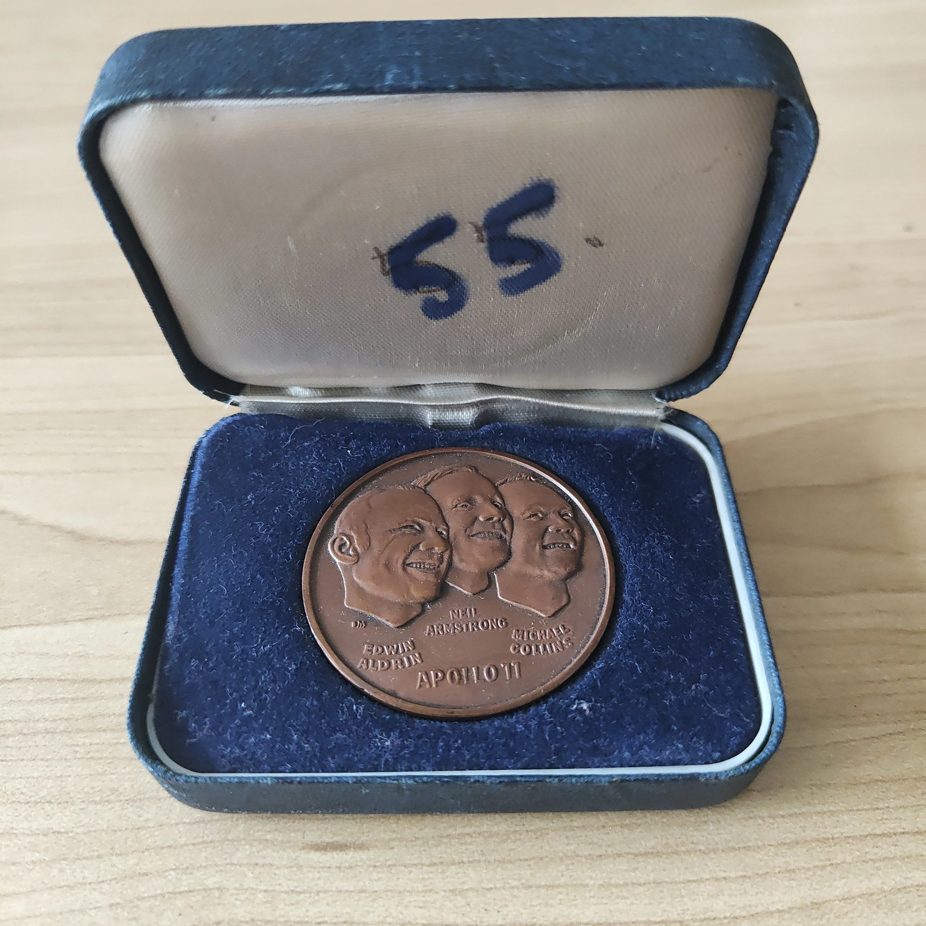 1969 July 20 Apollo II First Men on the Moon Moonlanding Medal