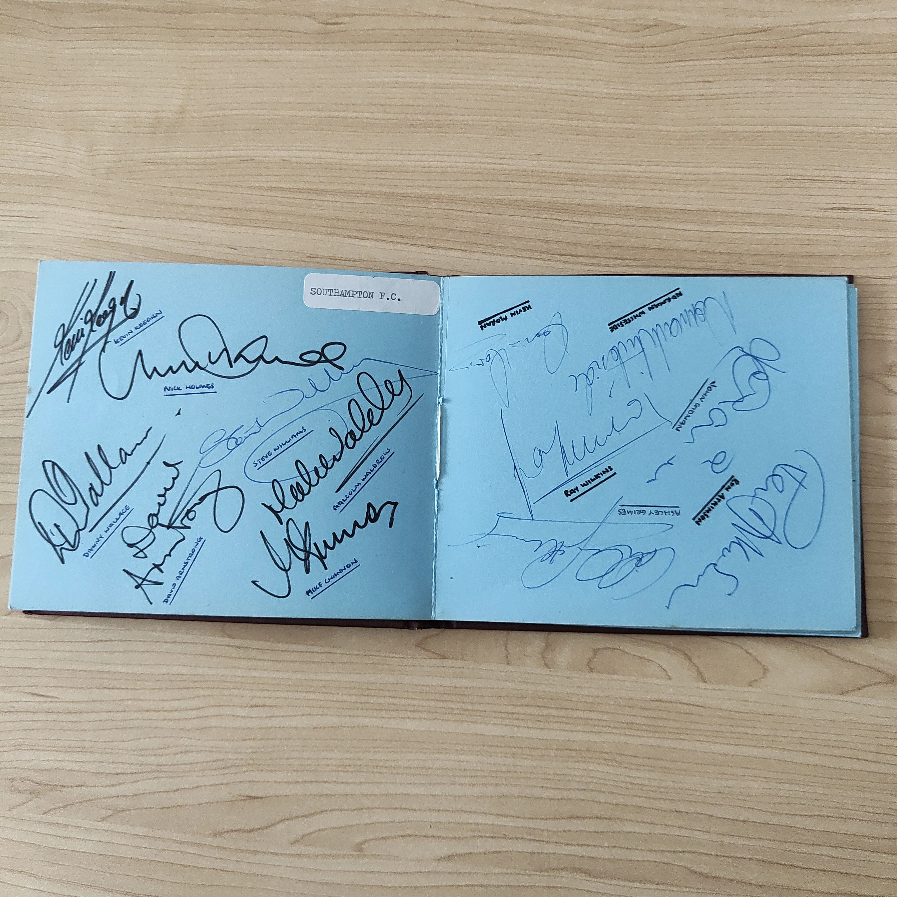 Soccer 1981-2 Autograph Book with 210 Signatures Including Manchester City and Liverpool - Image 10