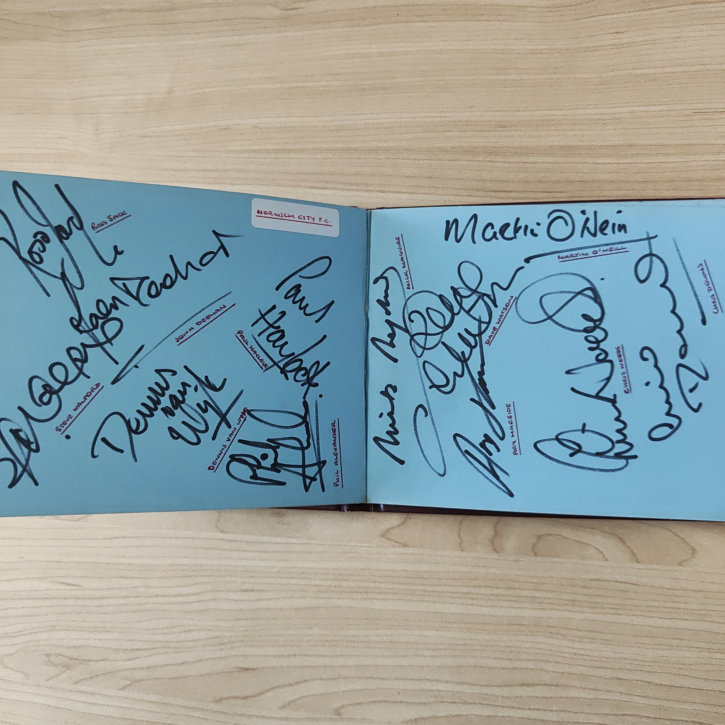 Soccer 1981-2 Autograph Book with 210 Signatures Including Manchester City and Liverpool - Image 12
