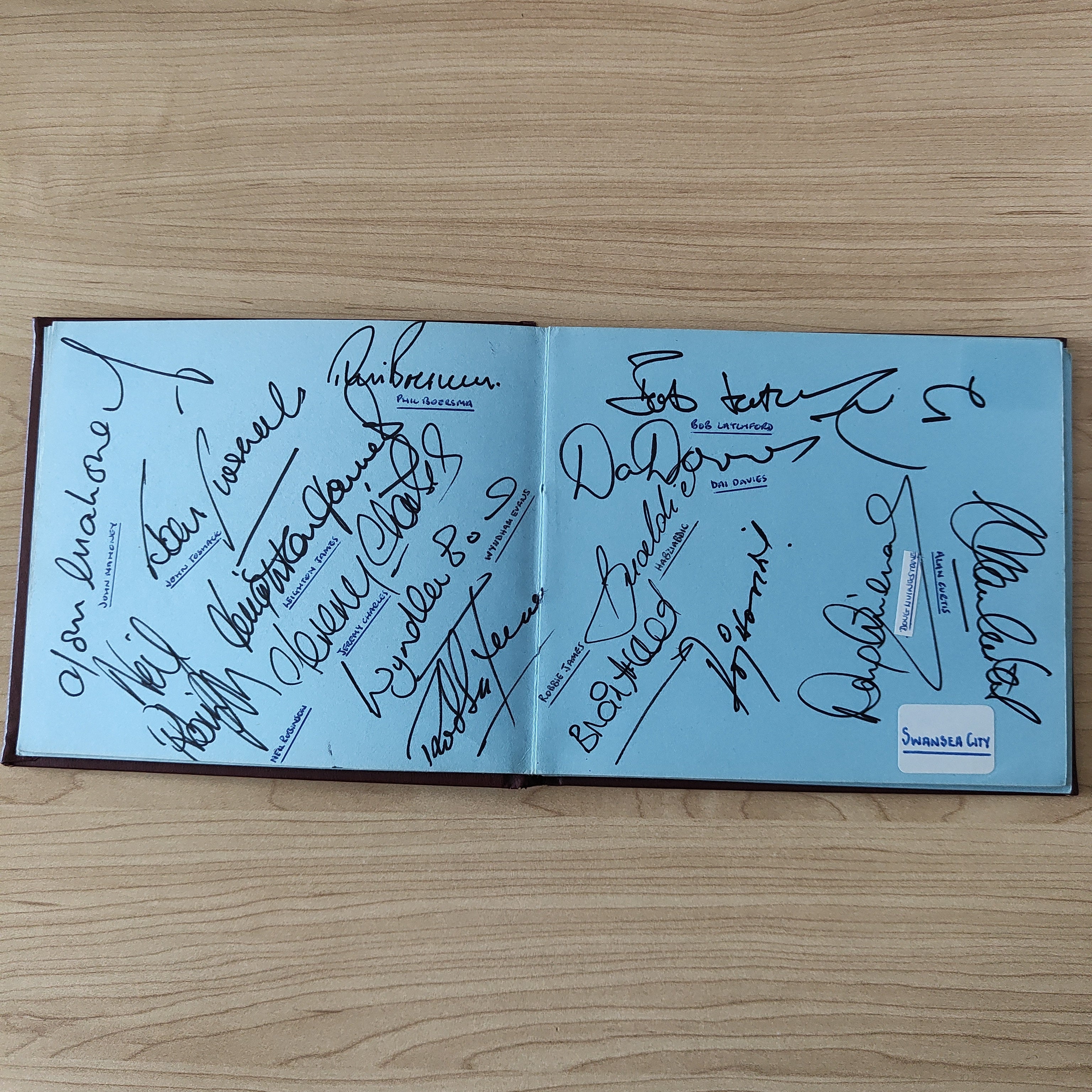 Soccer 1981-2 Autograph Book with 210 Signatures Including Manchester City and Liverpool - Image 3