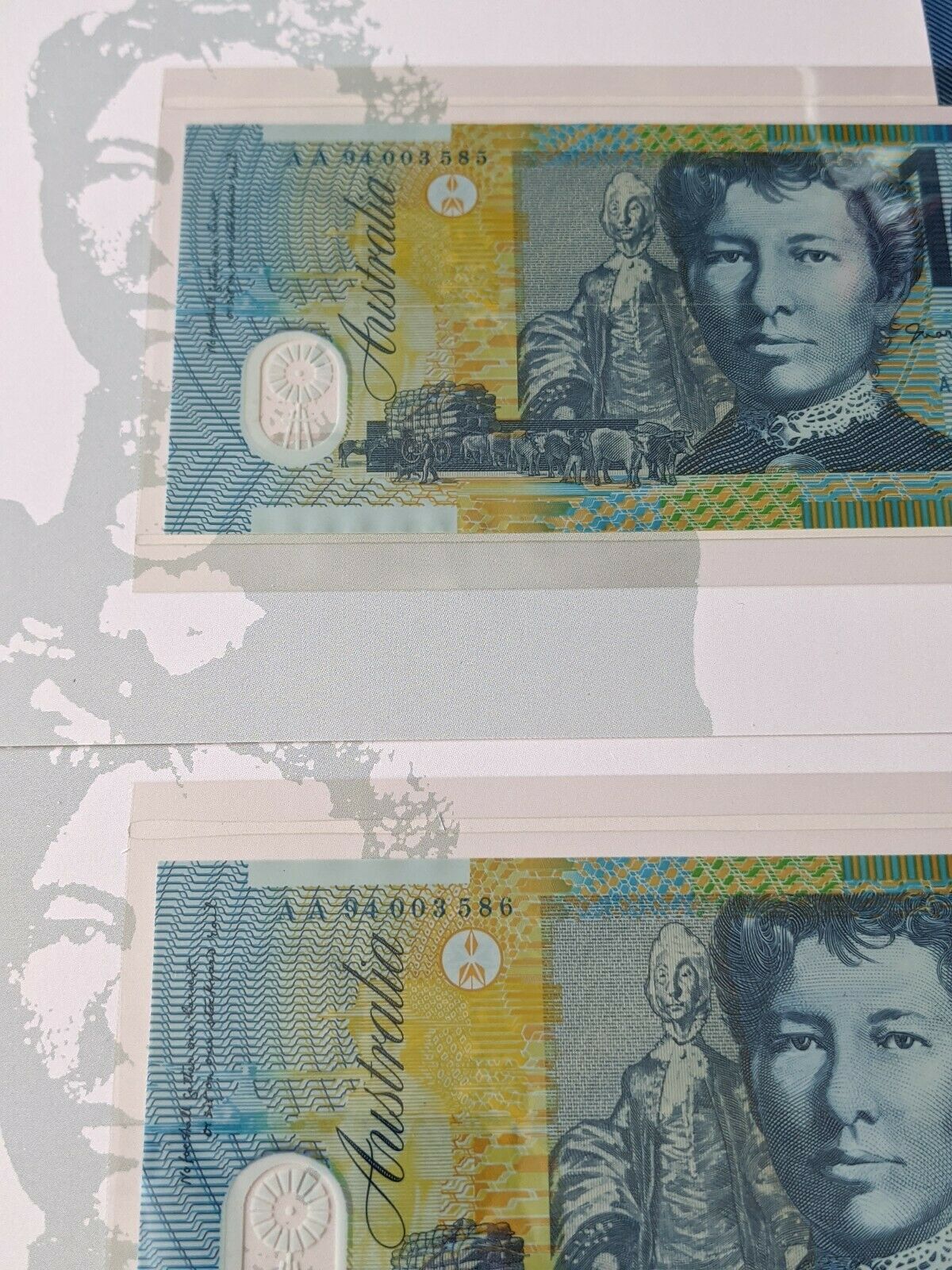 Australia 1994  $5 and $10 Banknote Deluxe Folders In Matching Pairs 585, 586. - Image 3