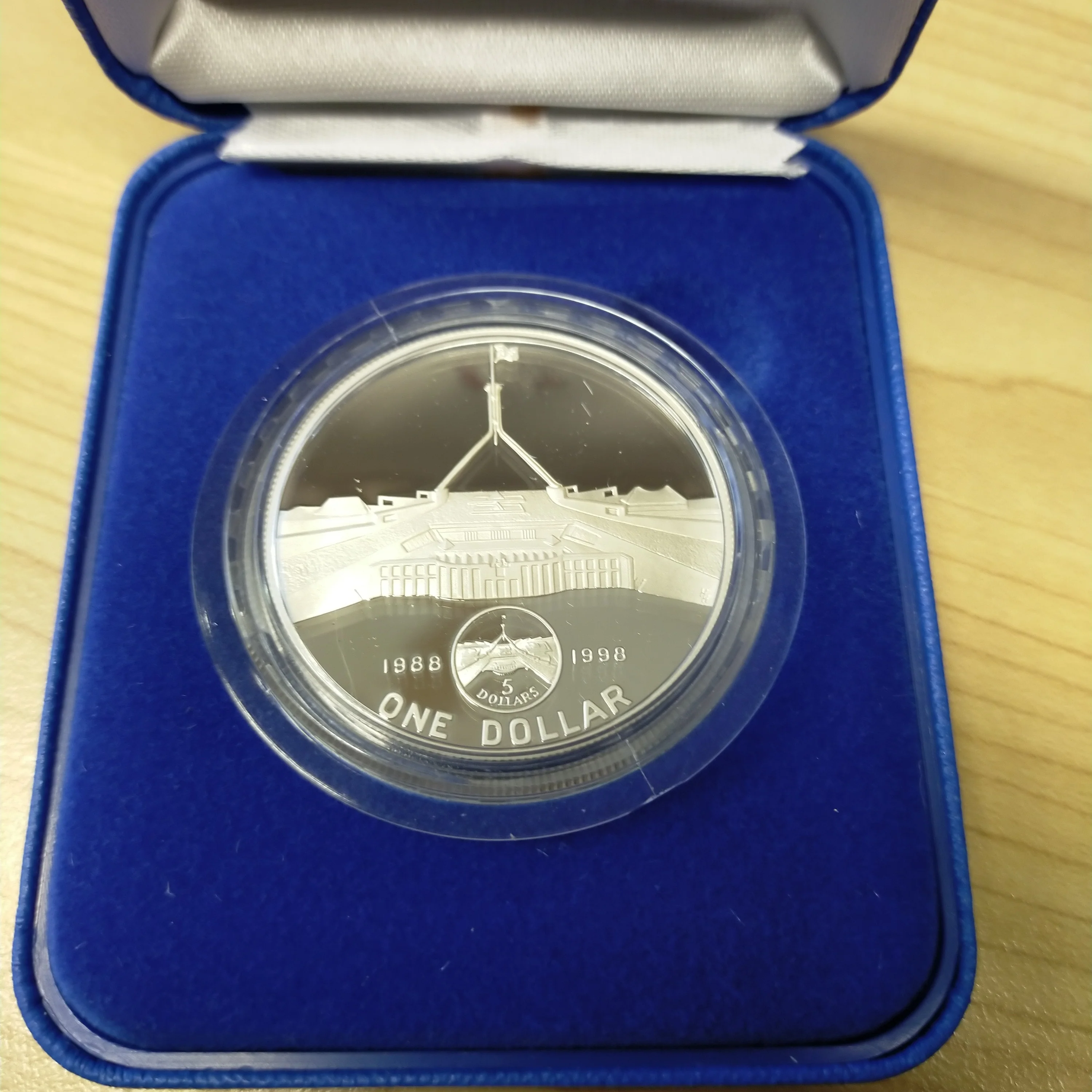 Australia 1998 Royal Australian Mint $1 New Parliament House 10 Years On subscription 1oz Silver Proof Coin - Image 2