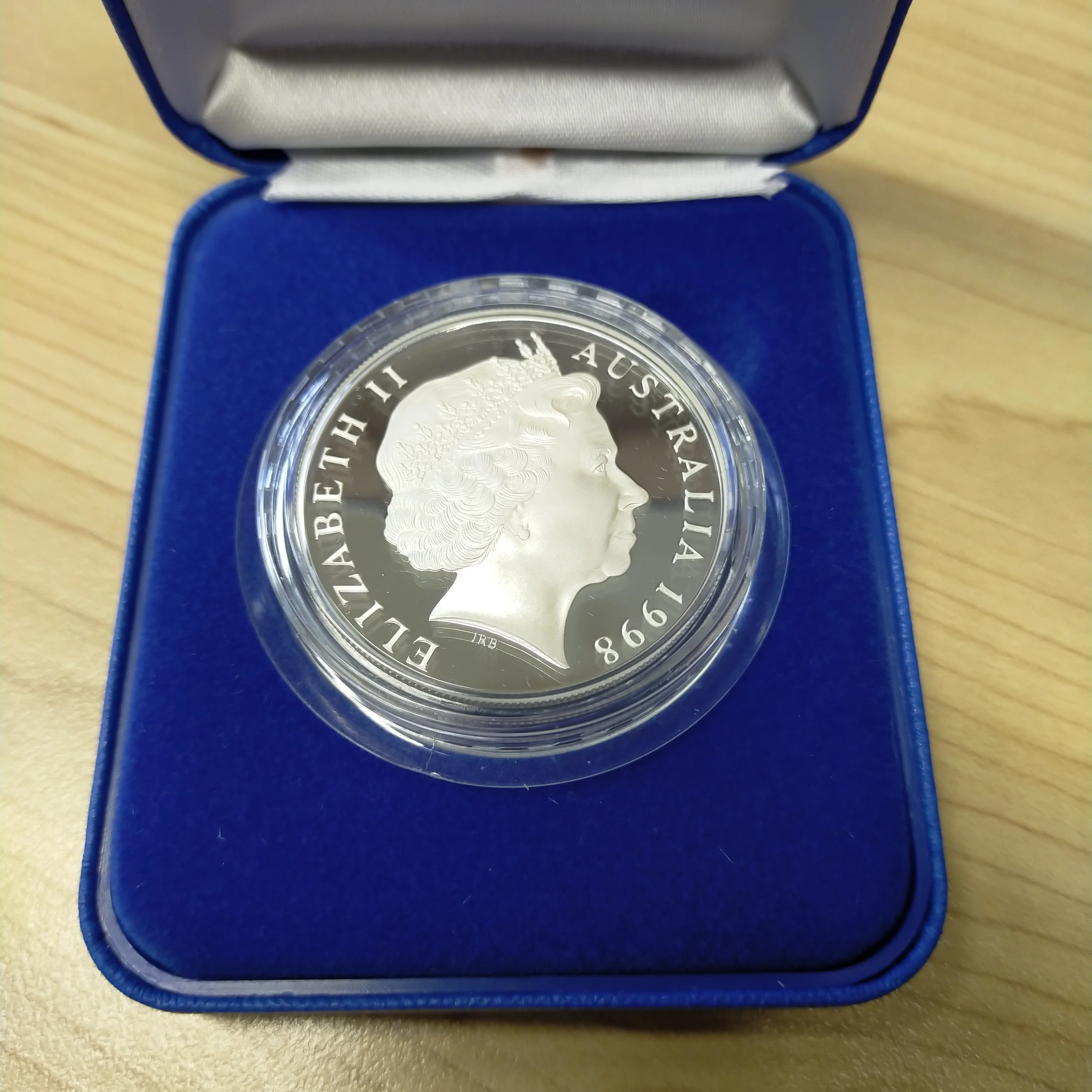 Australia 1998 Royal Australian Mint $1 New Parliament House 10 Years On subscription 1oz Silver Proof Coin - Image 3