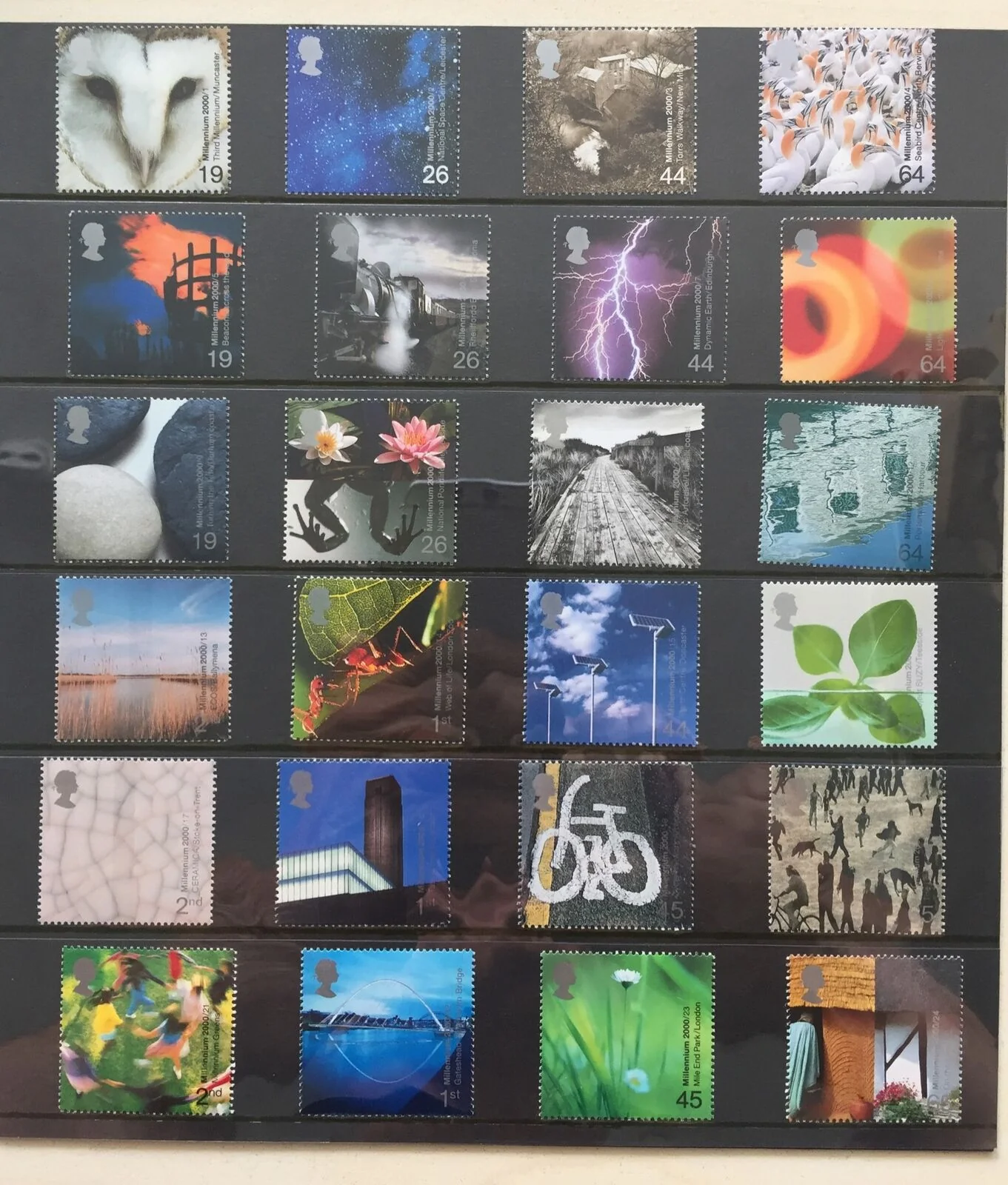 GB Great Britain 2000 Royal Mail Stamp Year Album Volume 17 Includes Years Issues. - Image 2