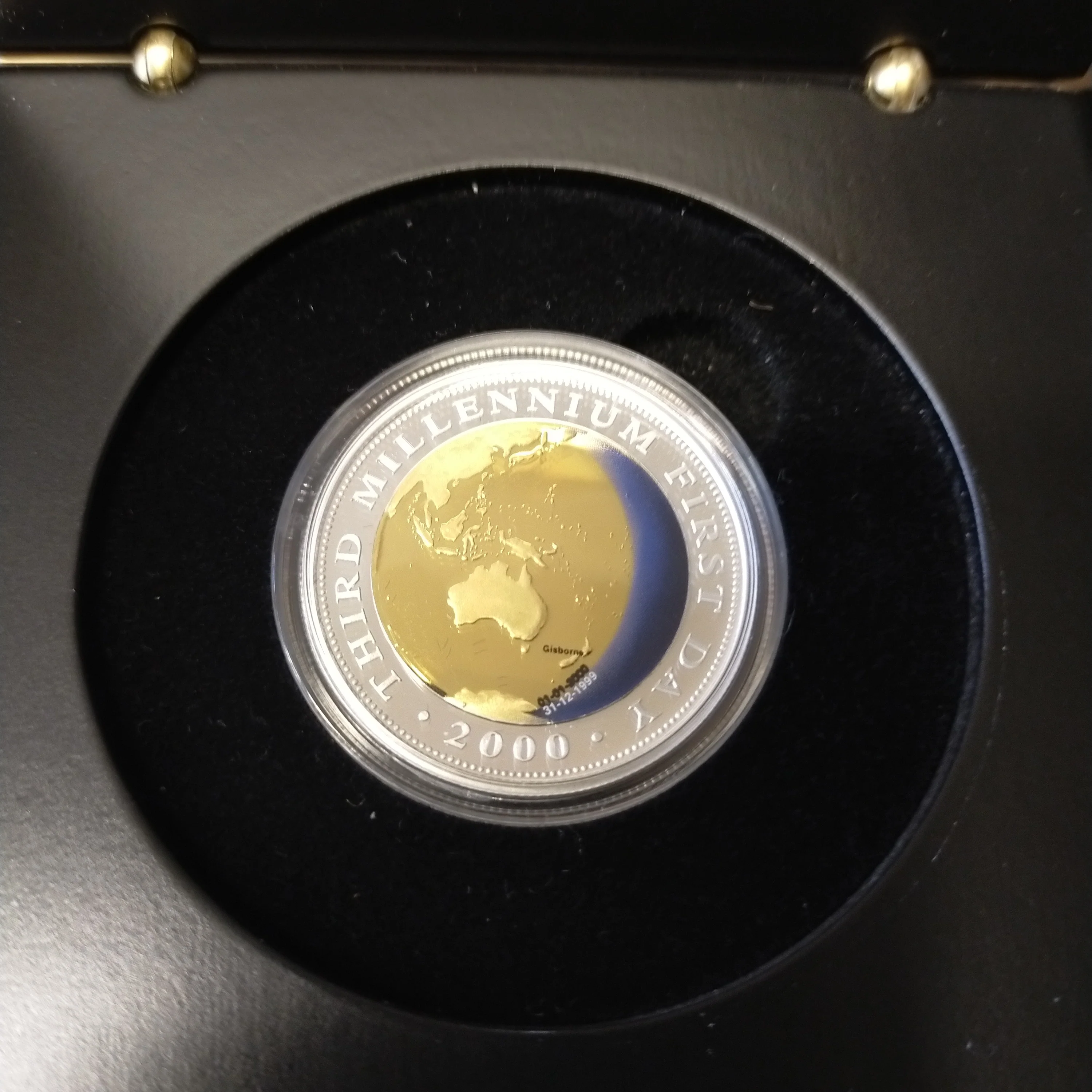 Australia 2000 Perth Mint The Australia Bi-Metal Millennium Gold and Silver Coin - Image 2