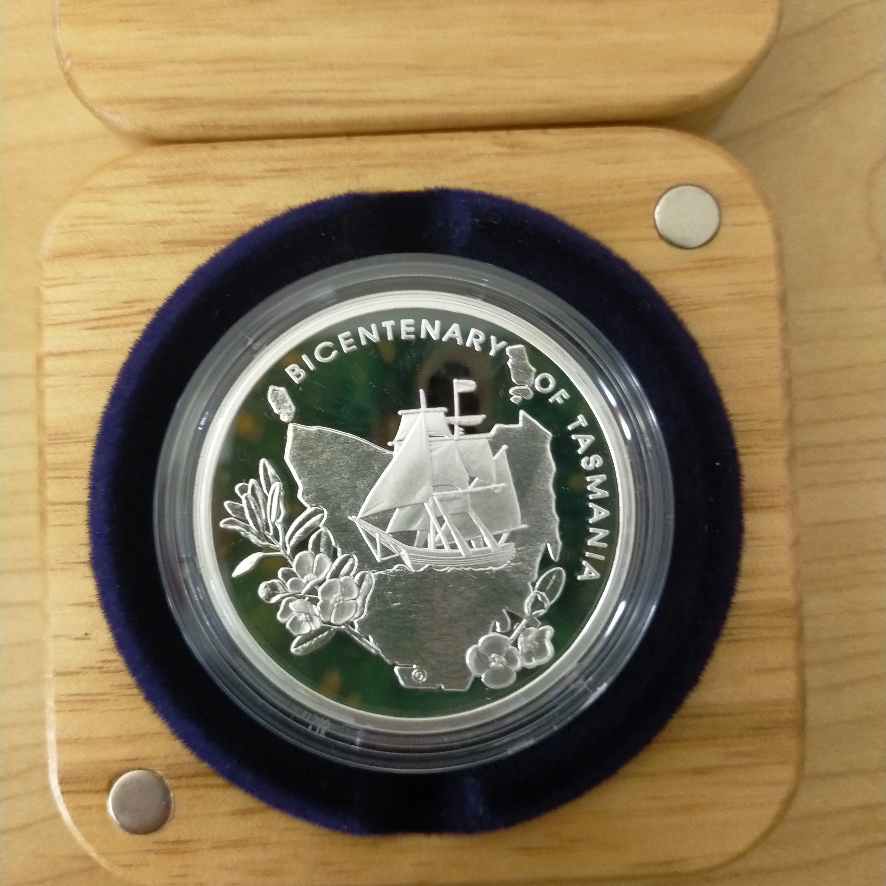Australia 2004 Royal Australian Mint $5 Bicentenary of Tasmania 1oz .999 Proof Silver Coin. Only 7500 minted - Image 2
