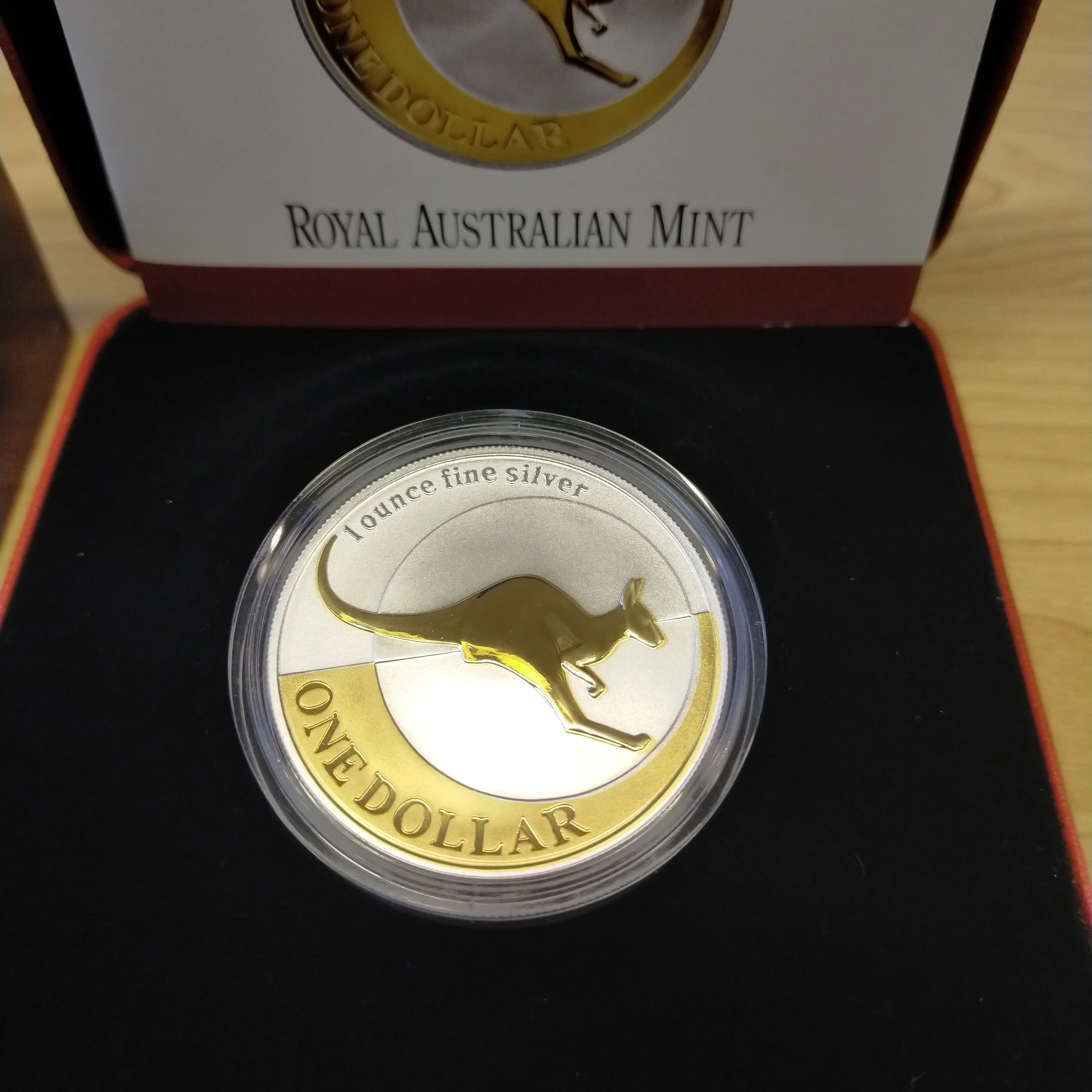 Australia 2004 Royal Australian Mint $1 Kangaroo Gold Plated Silver Proof Coin - Image 2