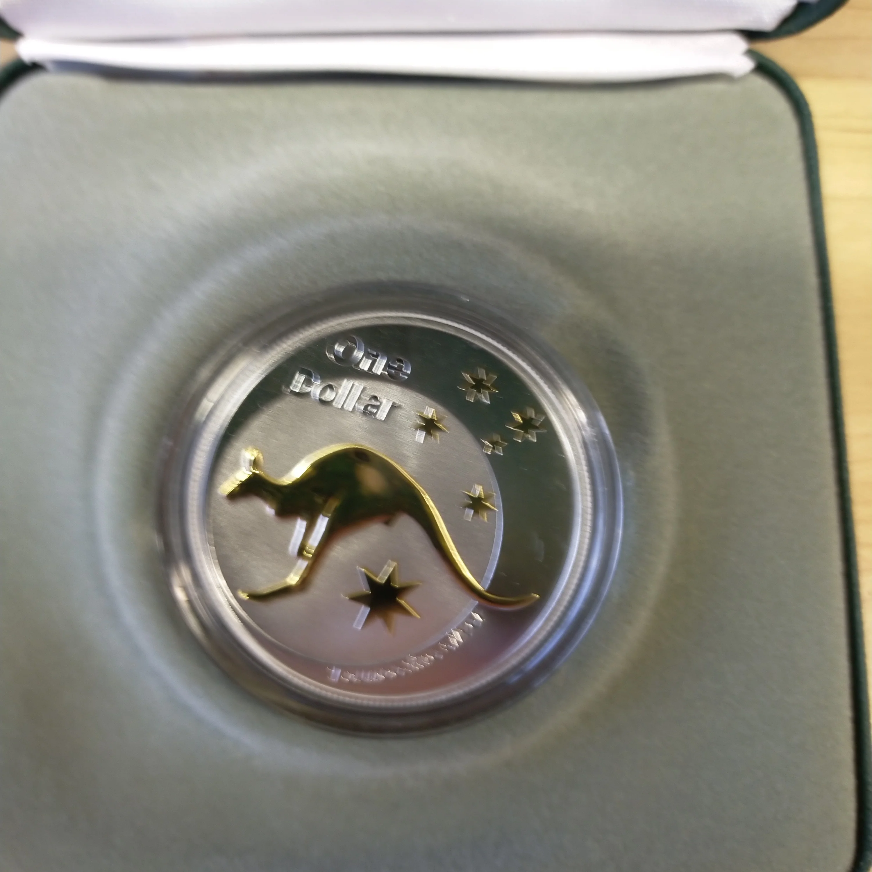 Australia 2005 Royal Australian Mint  $1 Kangaroo Gold Plated Silver Proof Coin - Image 2