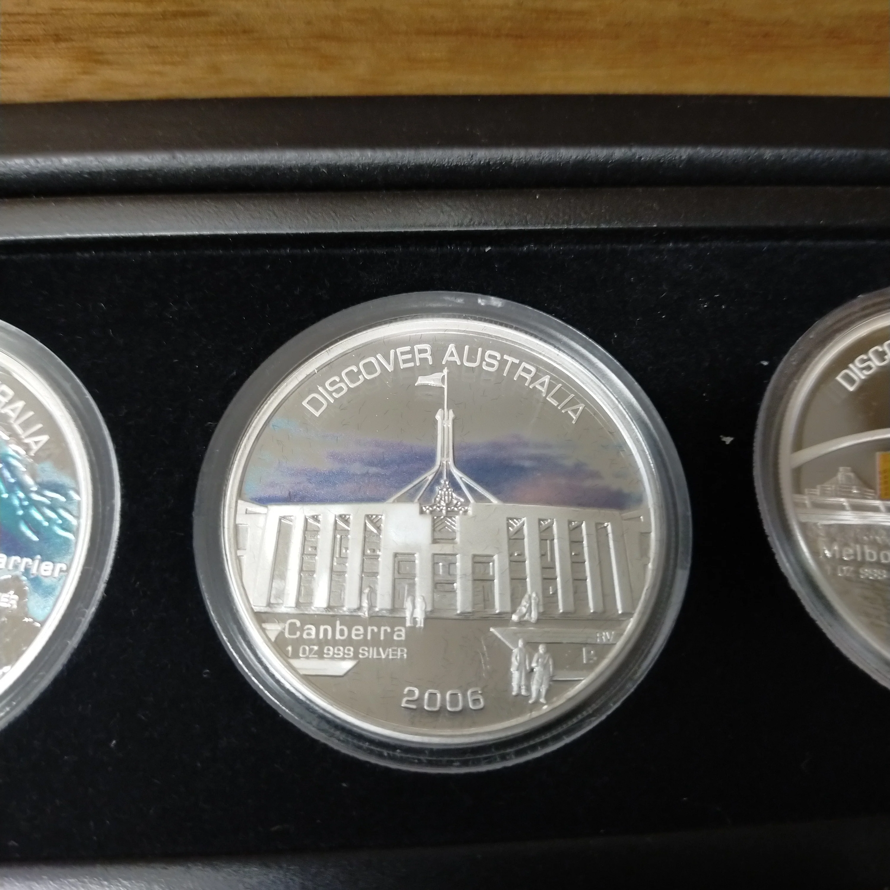 Australia 2006 Perth Mint $1 Discover Australia set of 5 x 1oz .999 Coloured Silver Coins In A beautiful Set - Image 7