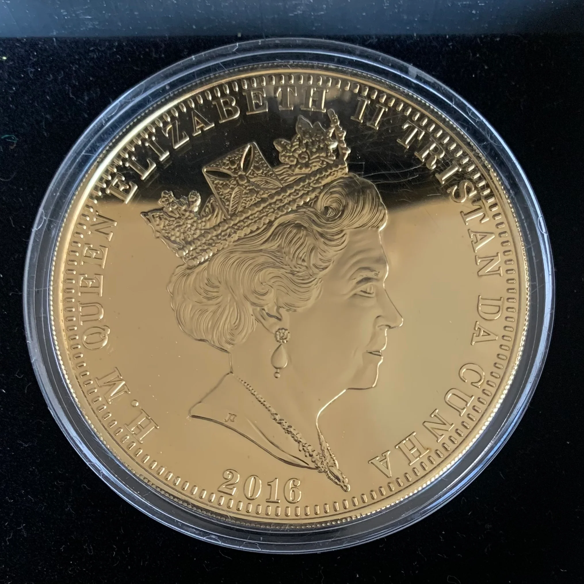2016 Tristan Da Cunha Battle of Fromelles Centenary 5 Crowns Gold Plated  Coin with Gemstone - Image 2