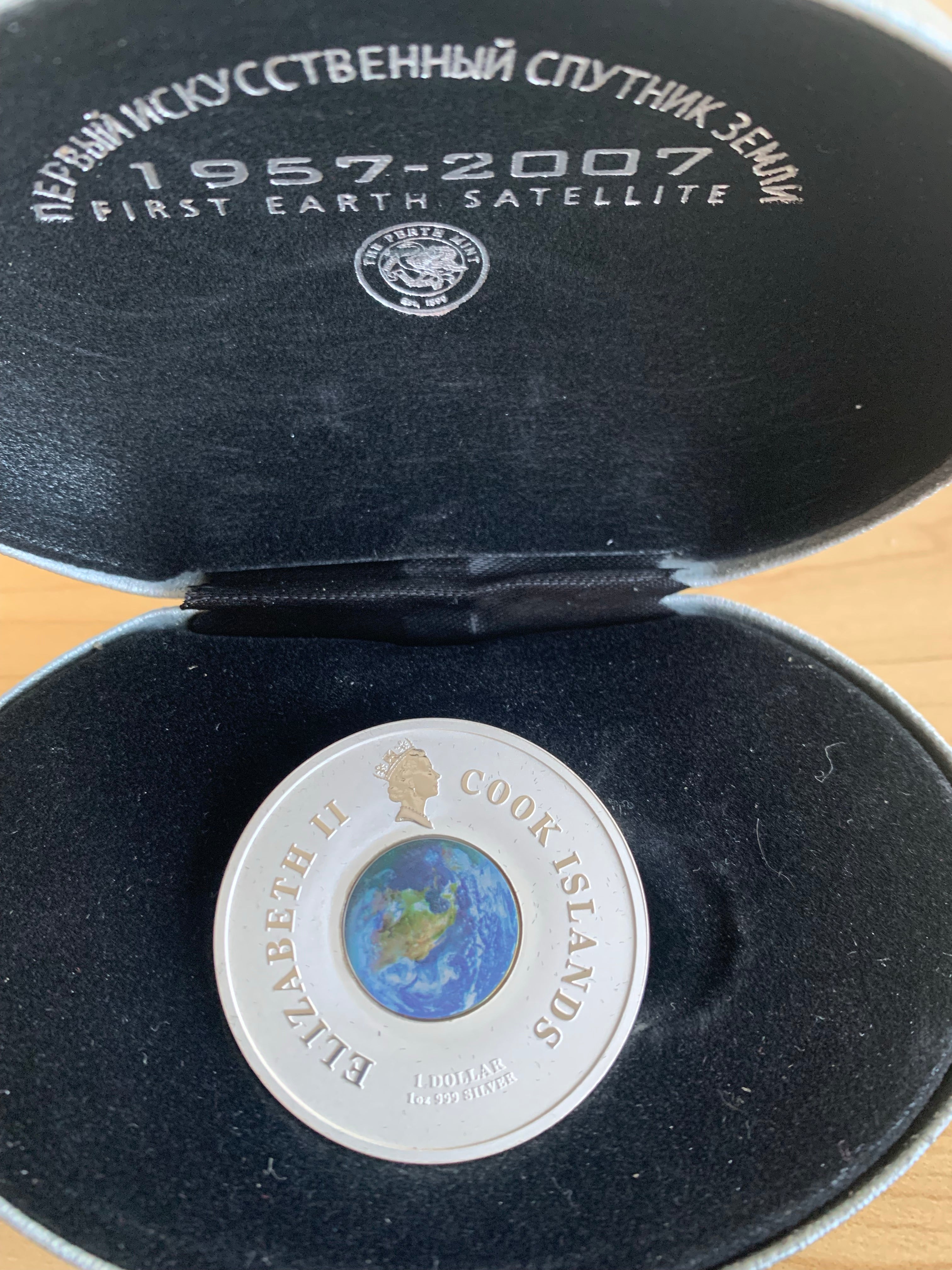 Cook Islands 2007 $1 Sputnik Anniversary  .999 1oz Coloured Silver Proof Coin - Image 2