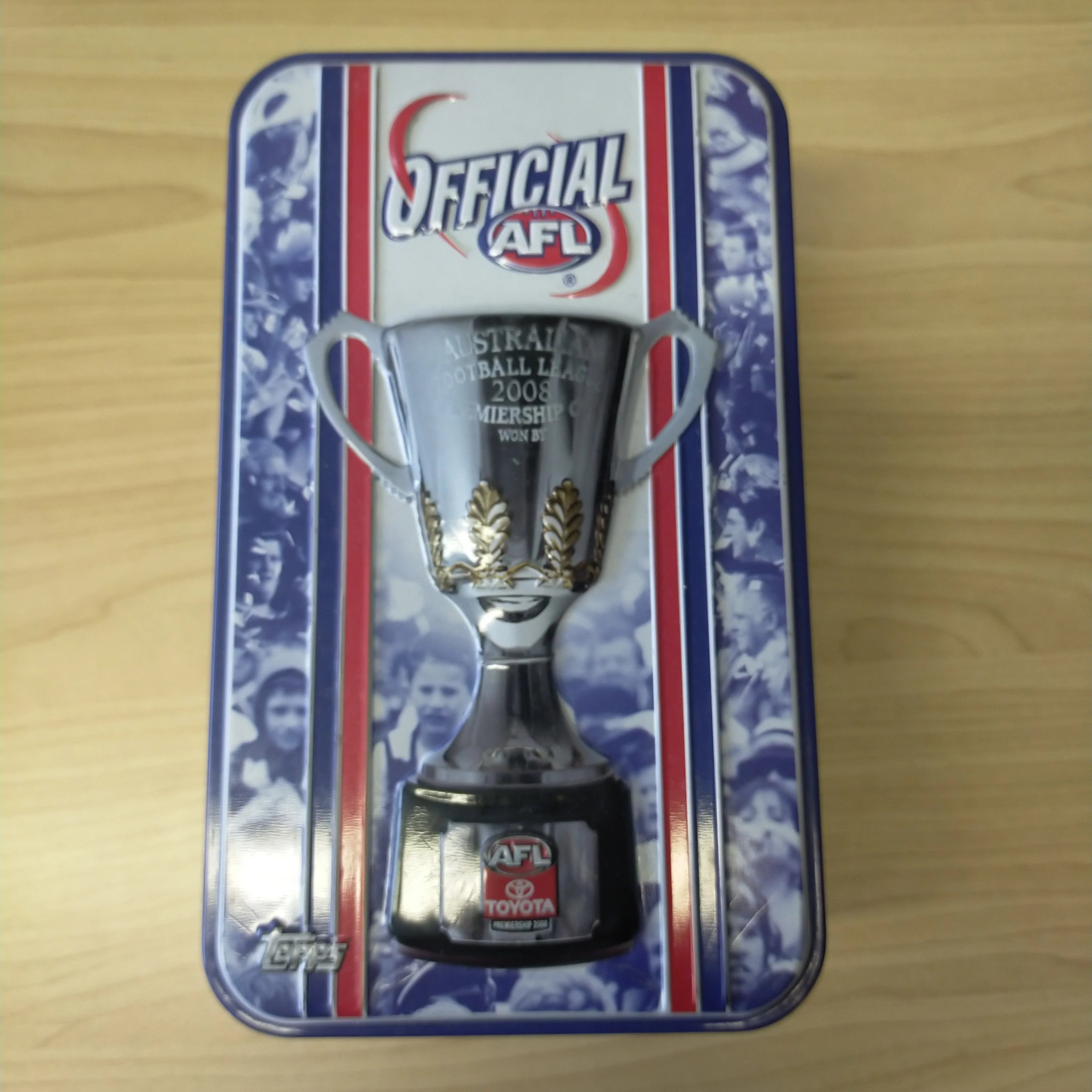 2008 AFL Topps Chipz Tin With 12 Collingwood Chipz Including Gold Logo and Scott Pendlebury Rookie