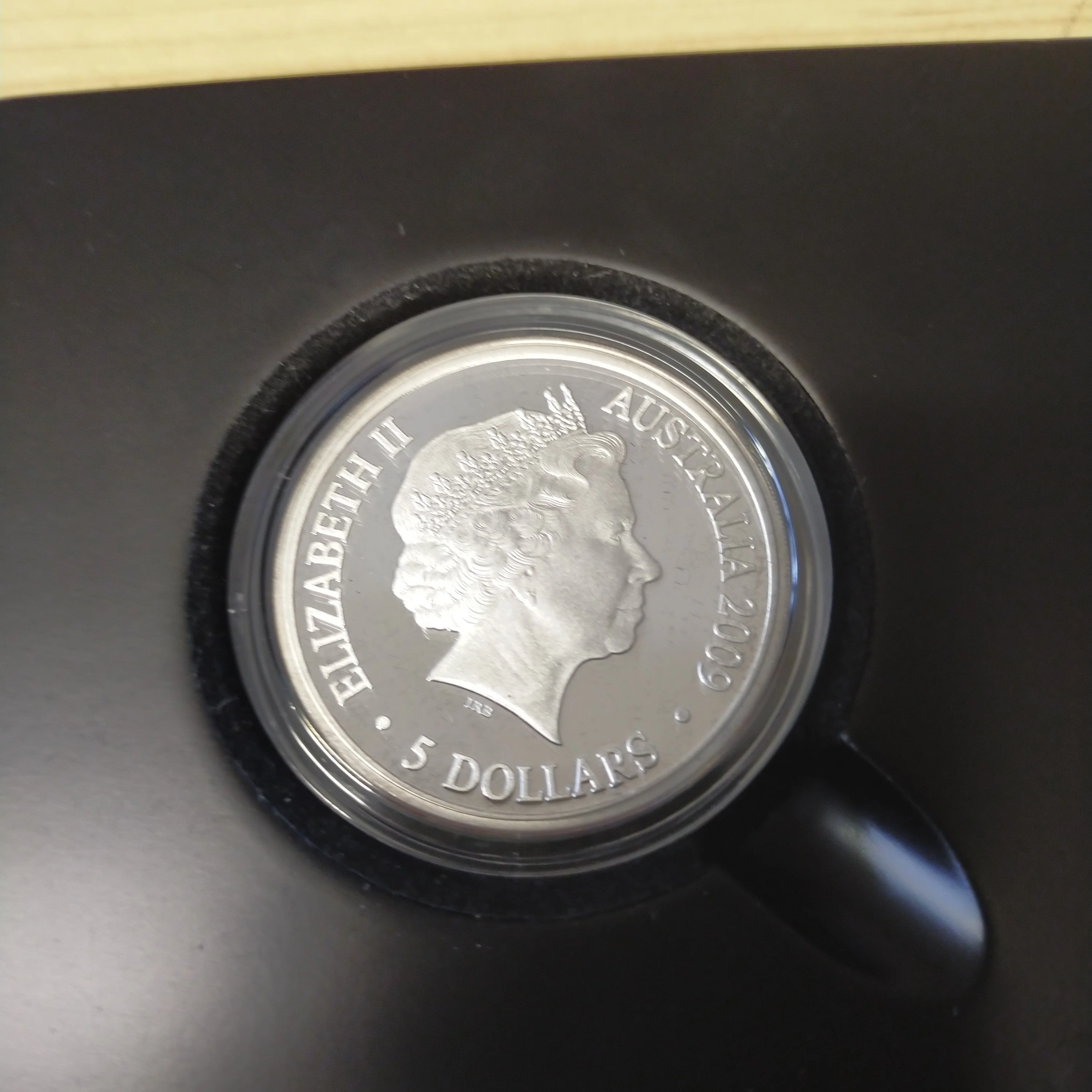 Australia 2009 Royal Australian Mint $5 Celebrating 200 Years Australia Post 1oz Proof Silver Coin and Uncirculated Coin Set - Image 4