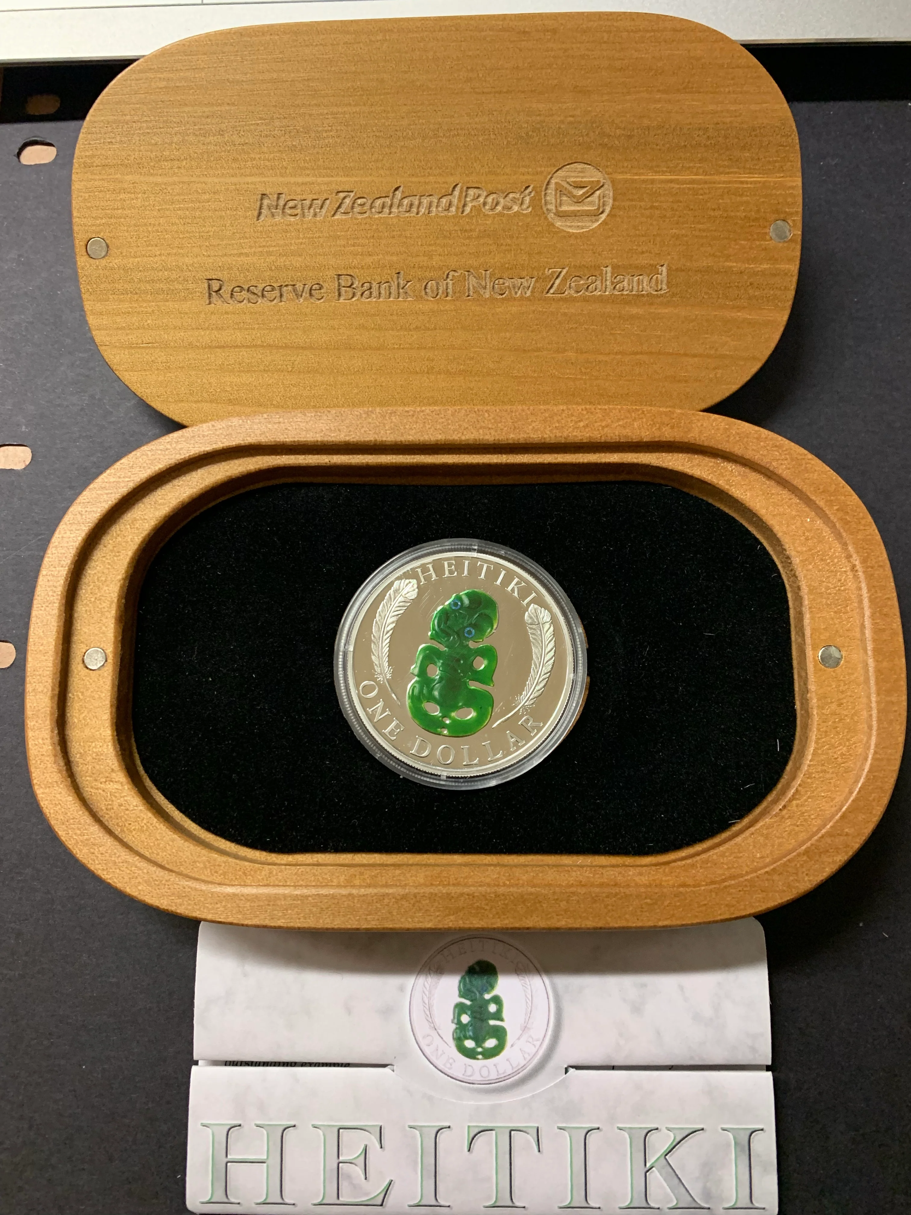 2010 New Zealand Coloured $1 Heitiki 1oz .999 Proof Silver Coin - Image 4
