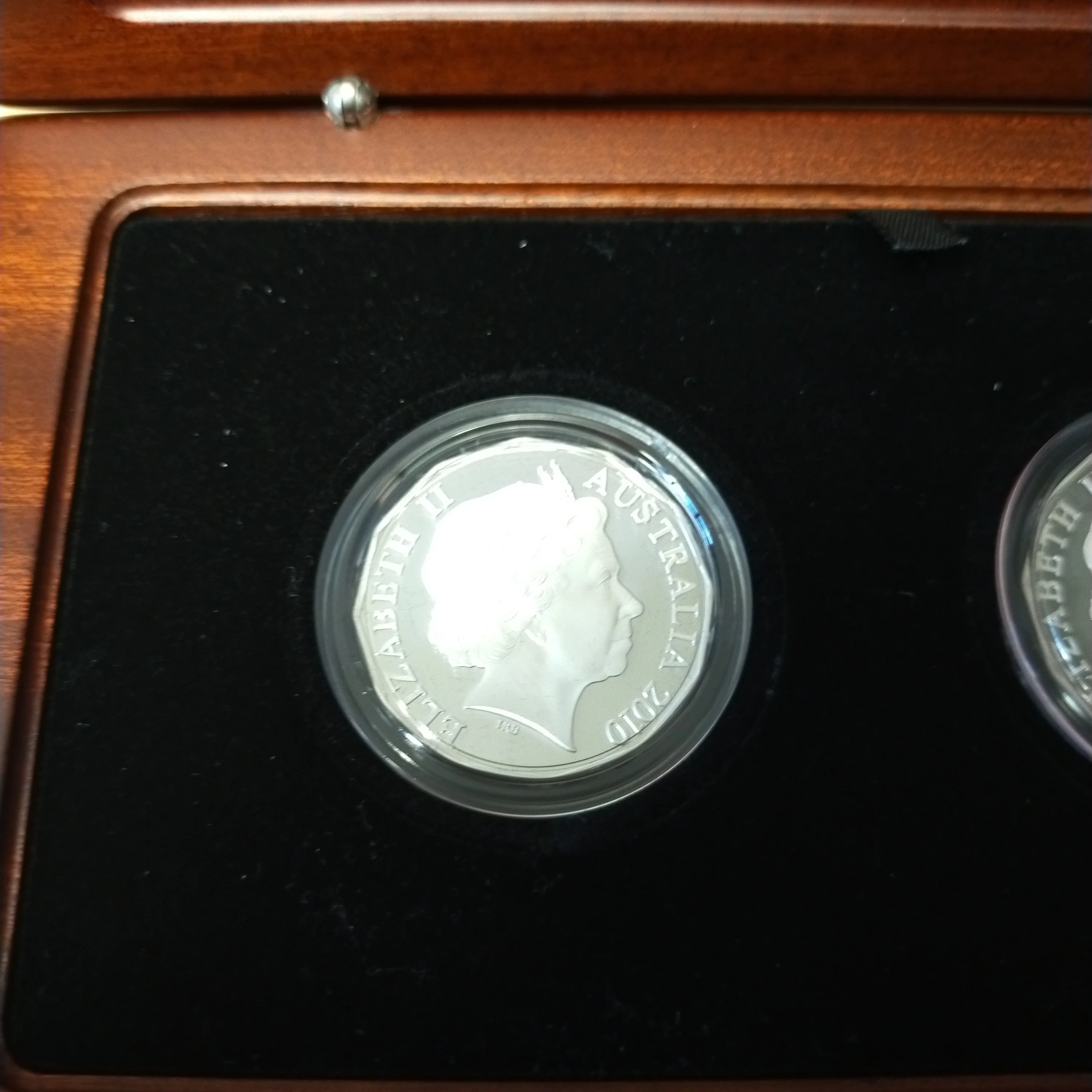 Australia 2010 Royal Australian Mint Fifty Cents 50c 150th Running of the Melbourne Cup 50c Proof Gold-Plated Silver Two Coin Set - Image 5