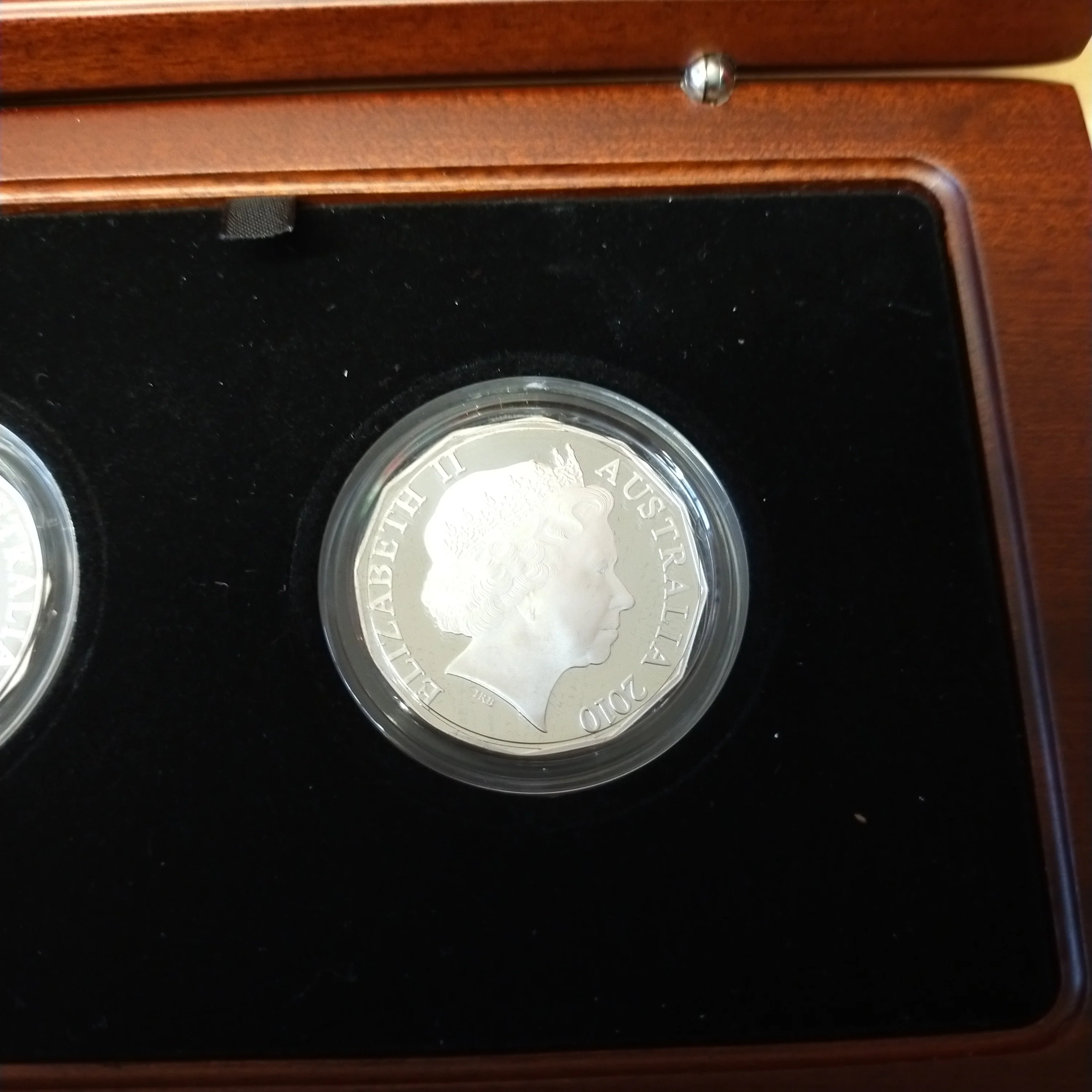 Australia 2010 Royal Australian Mint Fifty Cents 50c 150th Running of the Melbourne Cup 50c Proof Gold-Plated Silver Two Coin Set - Image 6