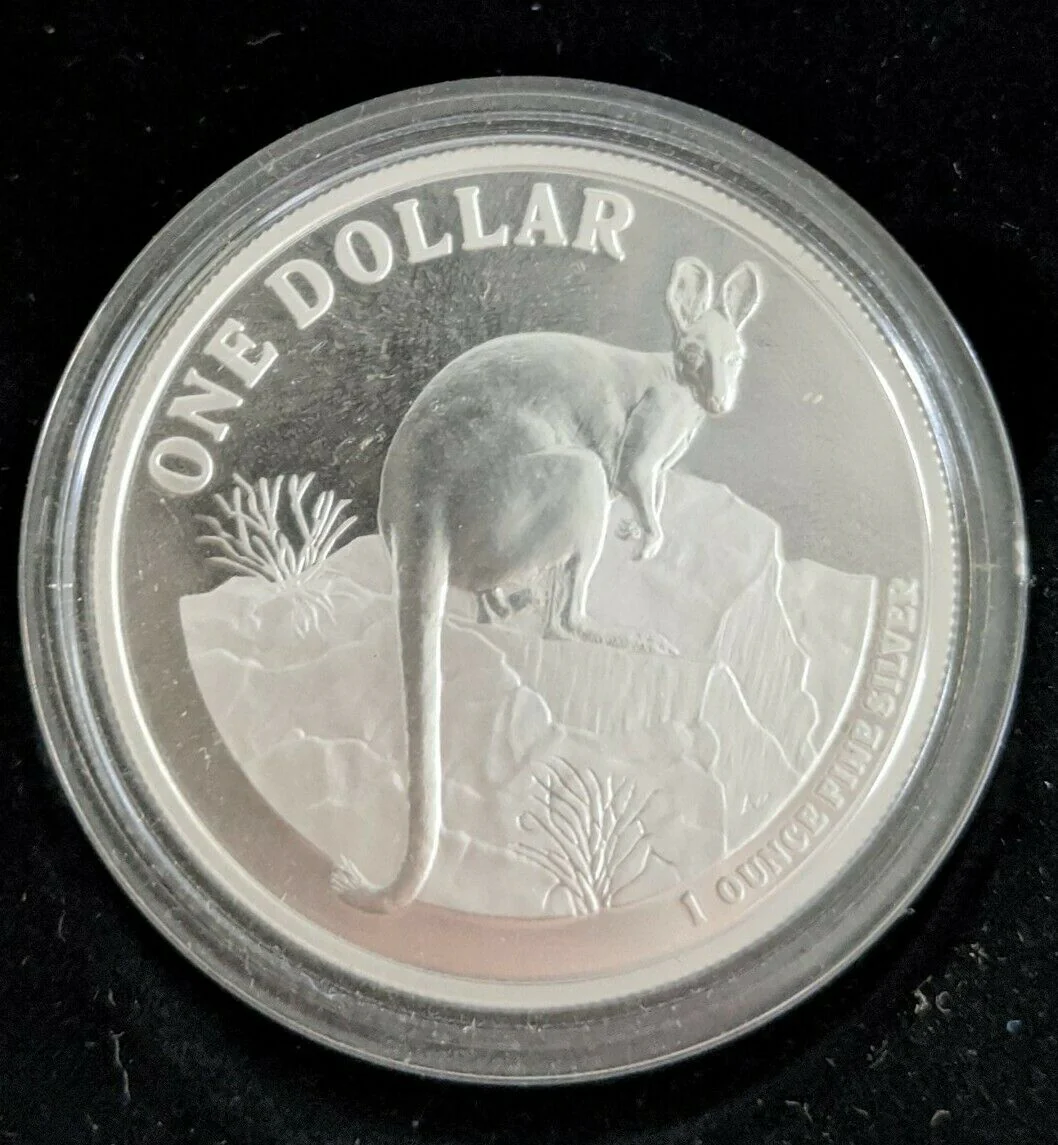 Australia 2010 Royal Australian Mint $1 Kangaroo 1oz Silver Proof Coin - Image 2