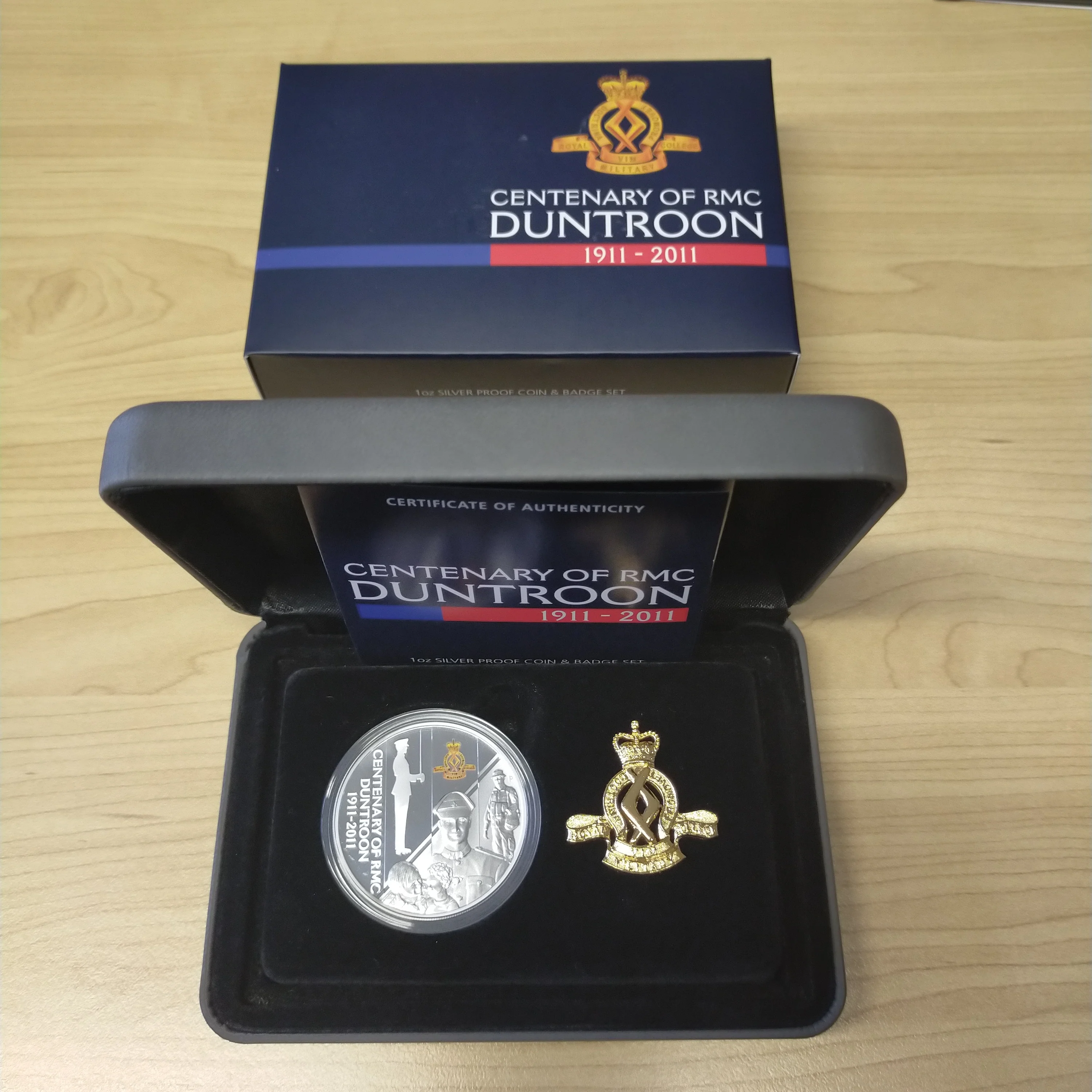 Australia 2011 Perth Mint Centenary of RMC Duntroon 1oz Proof Silver Coin and Badge Set