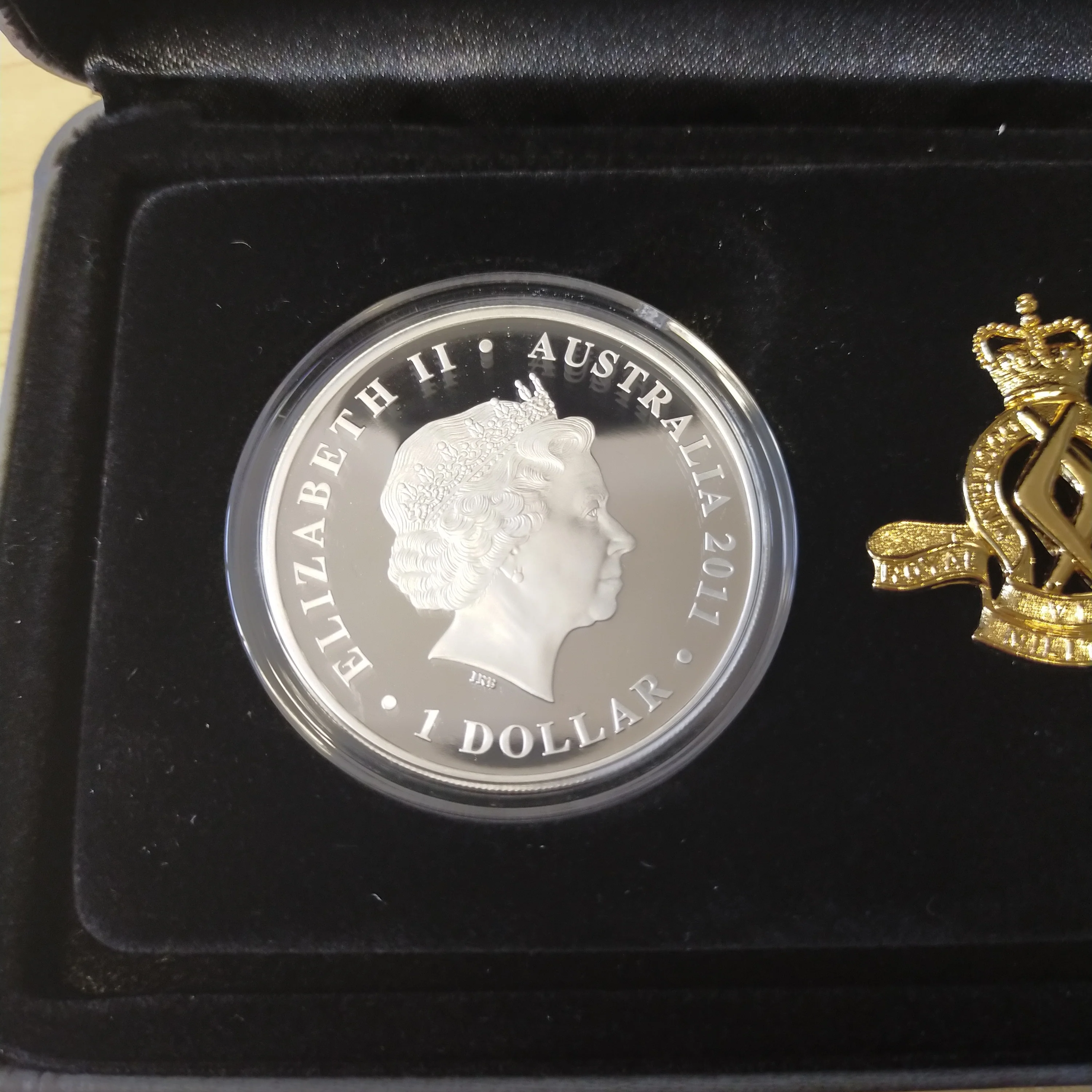 Australia 2011 Perth Mint Centenary of RMC Duntroon 1oz Proof Silver Coin and Badge Set - Image 4