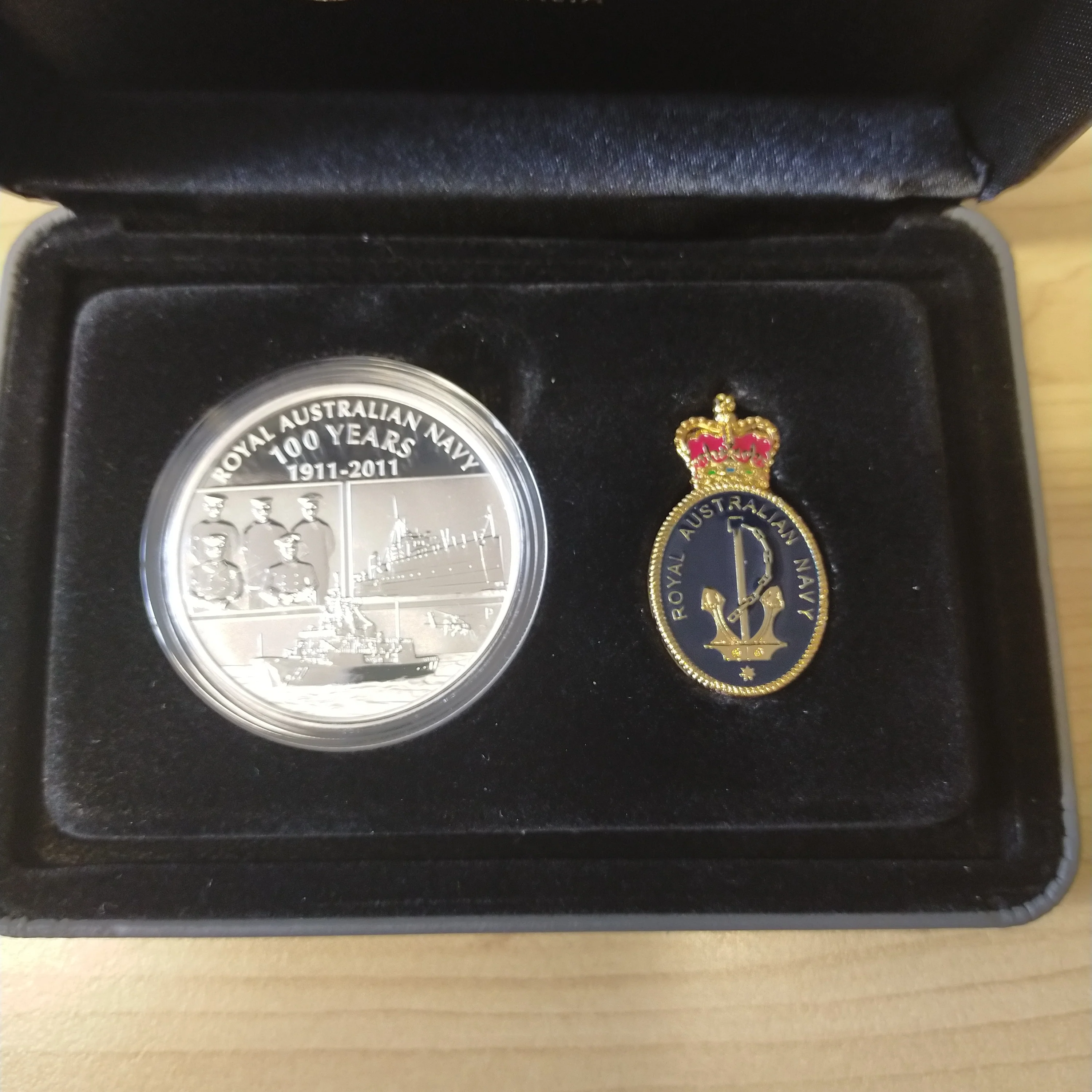 Australia 2011 Perth Mint $1 Royal Australian Navy 100 Years 1oz Proof Silver Coin and Badge Set - Image 2