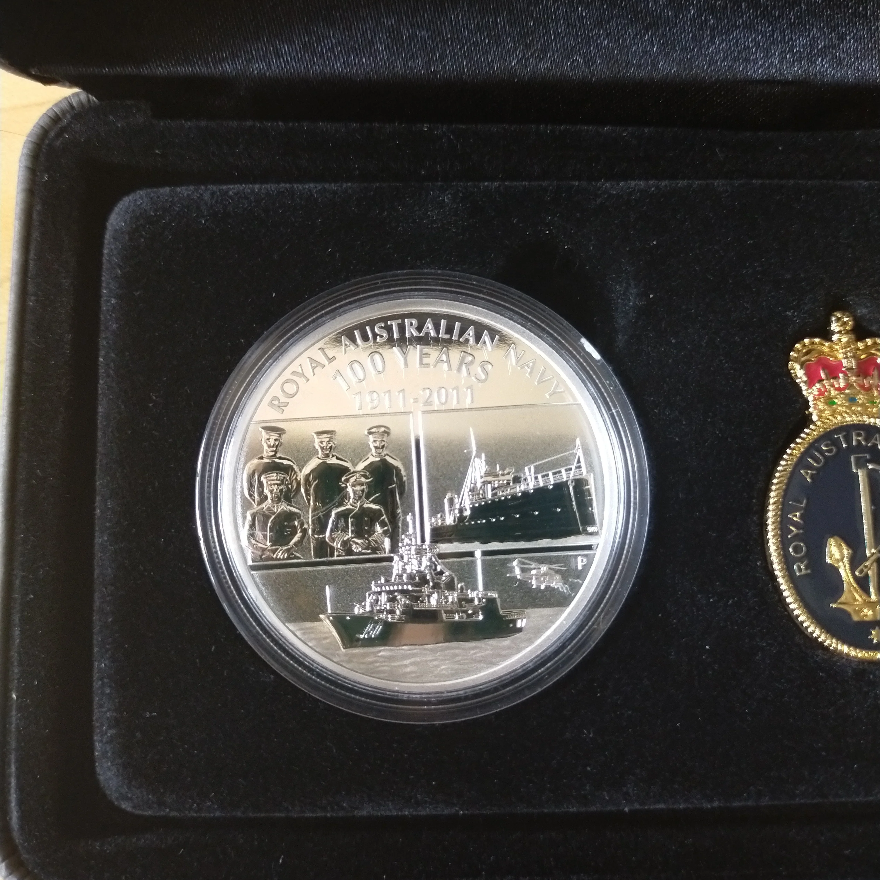 Australia 2011 Perth Mint $1 Royal Australian Navy 100 Years 1oz Proof Silver Coin and Badge Set - Image 3