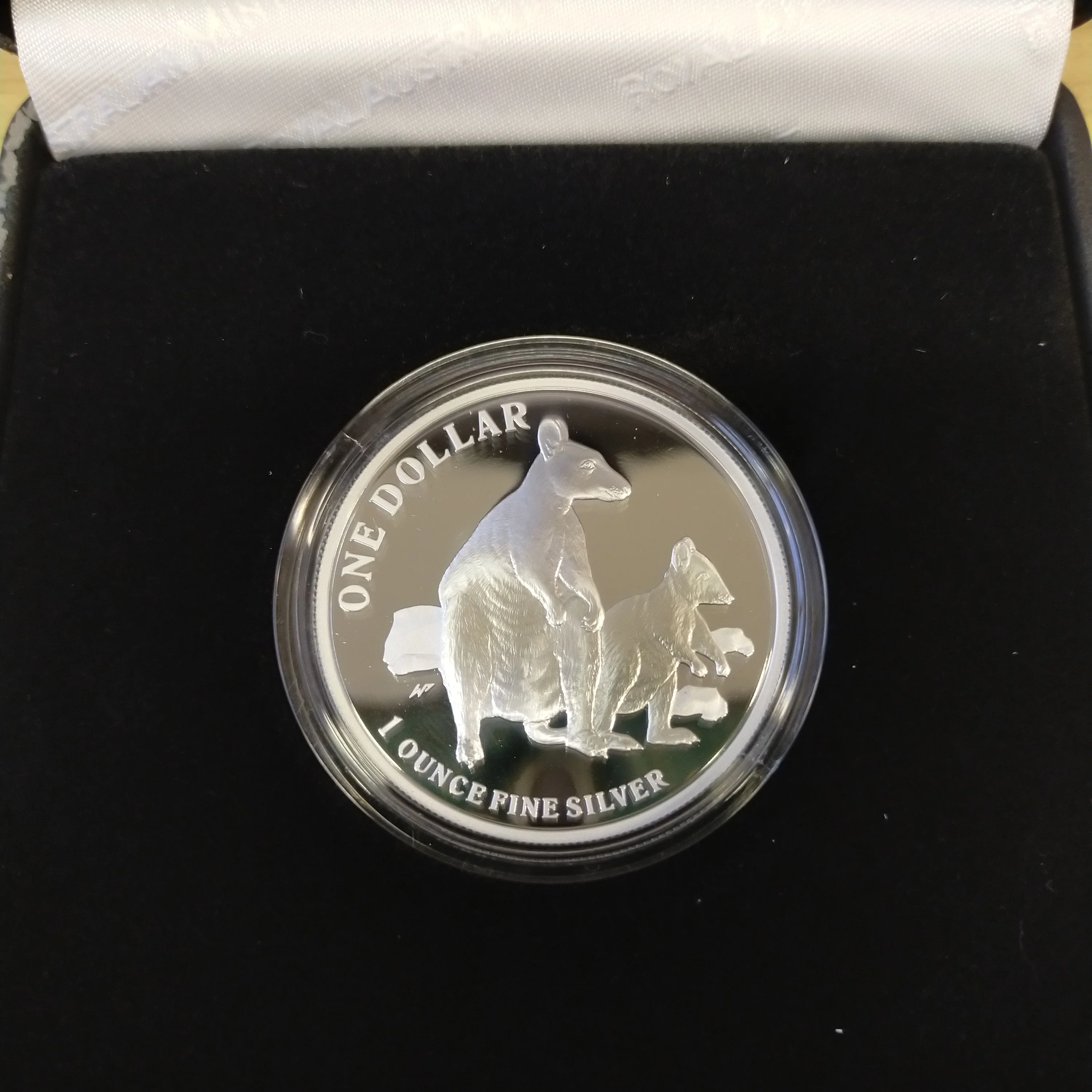 Australia 2011 Royal Australian Mint $1 Kangaroo Allied Rock-Wallaby Silver Proof Coin - Image 2