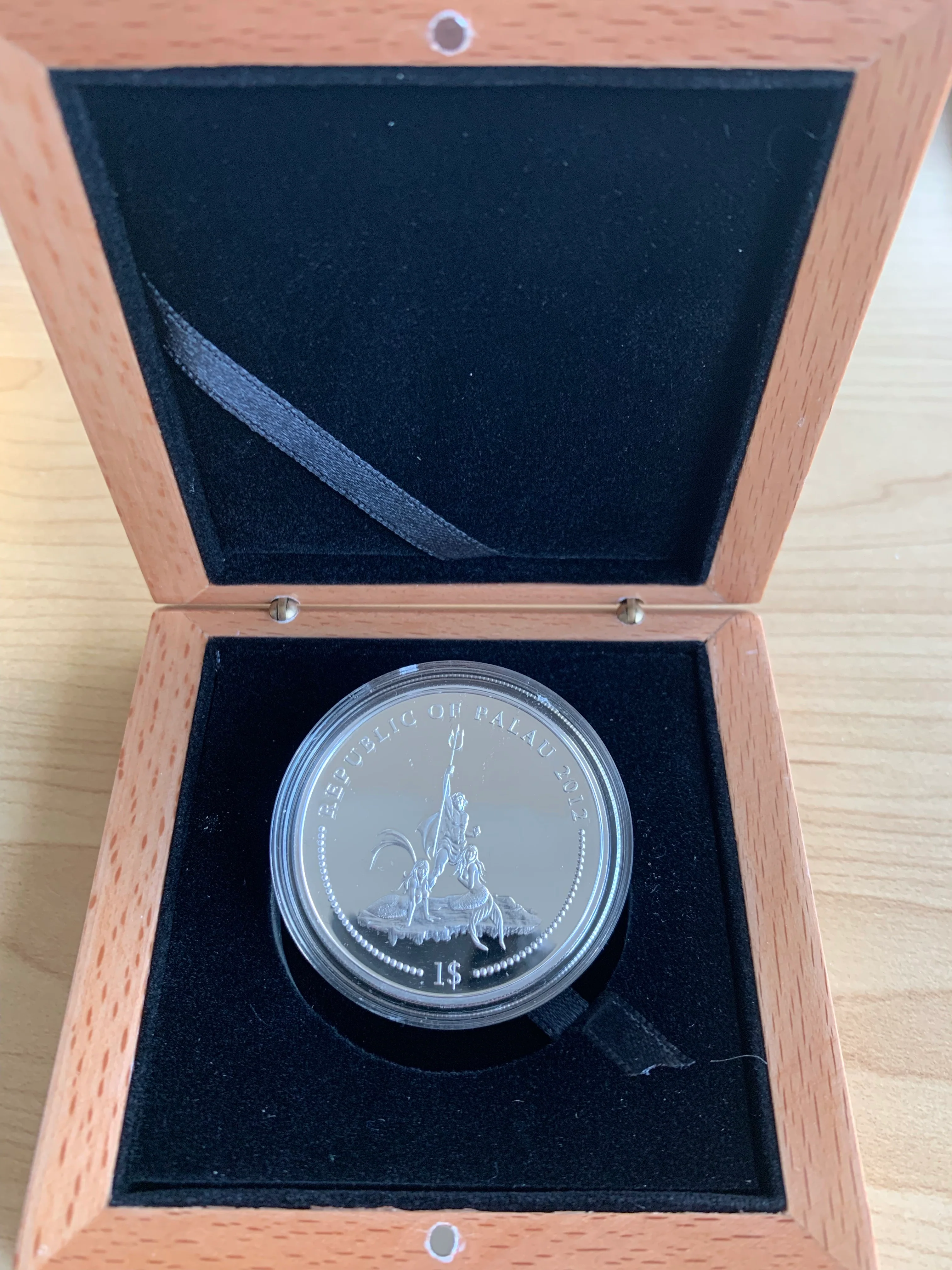 Palau 2012 $1 Marine Life Protection Coloured Silver Plated Proof Coin - Image 2