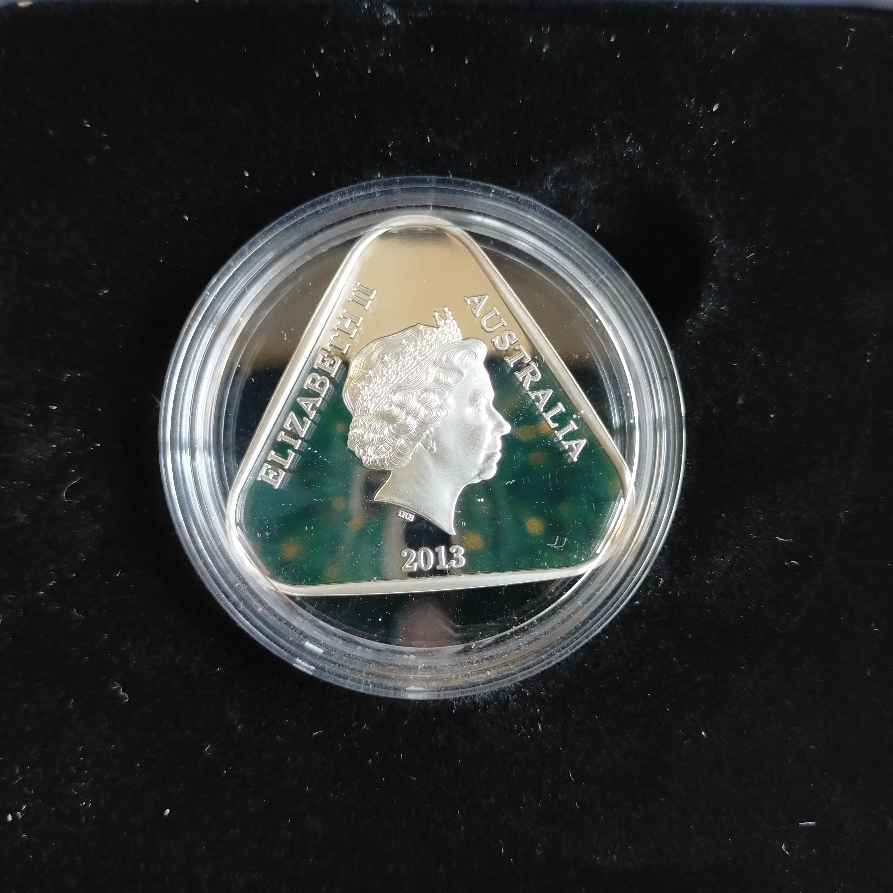 Australia 2013 Royal Australian Mint $5 25th Anniversary Of Parliament House .999 Silver Proof Triangular Coin - Image 3