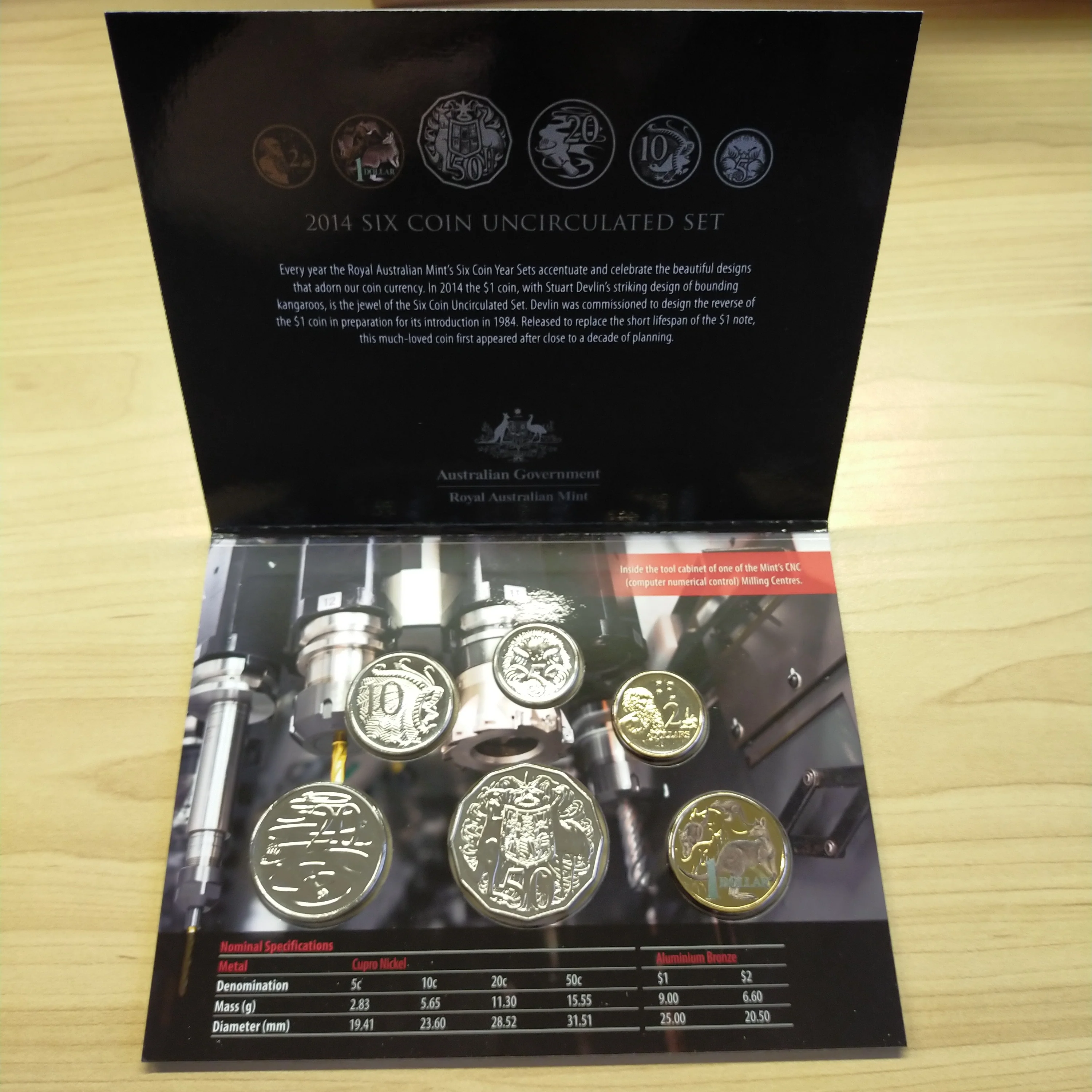 Australia 2014 Royal Australian Mint Uncirculated Year Coin Set With special coloured dollar which is unique to this set - Image 2