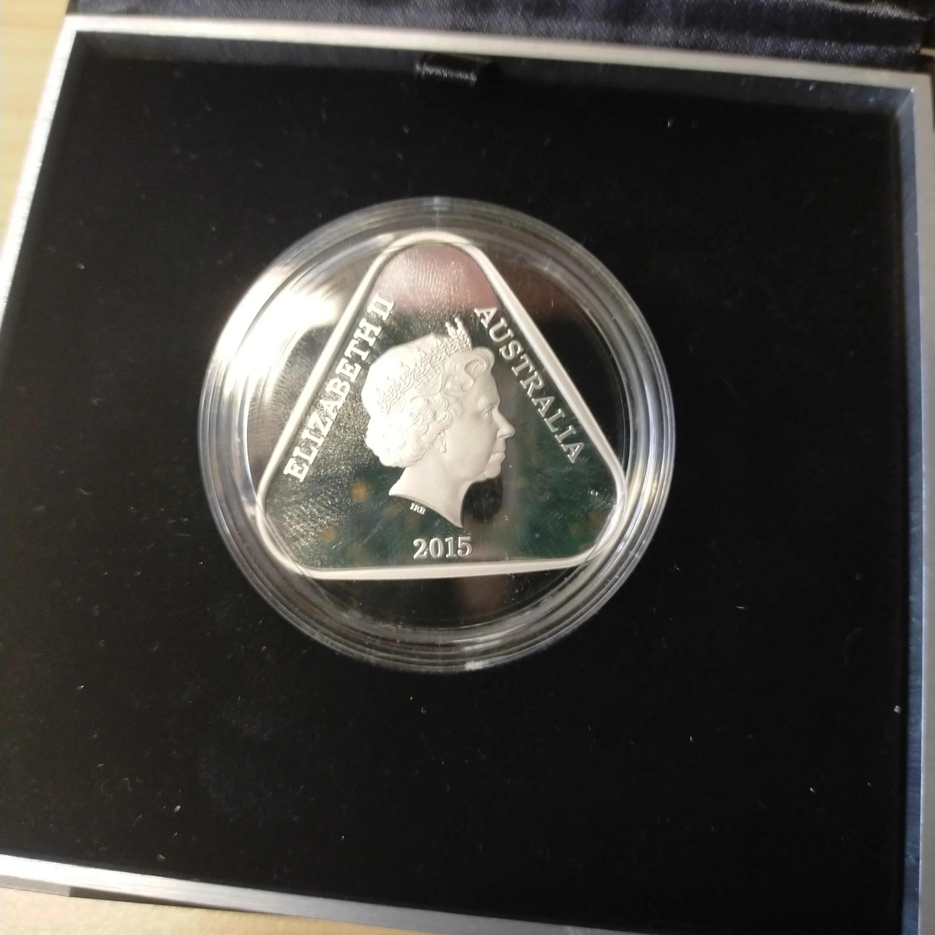 Australia 2015 Royal Australian Mint $5 Anzac Centenary Triangular .999 Silver Proof Coin - Image 4