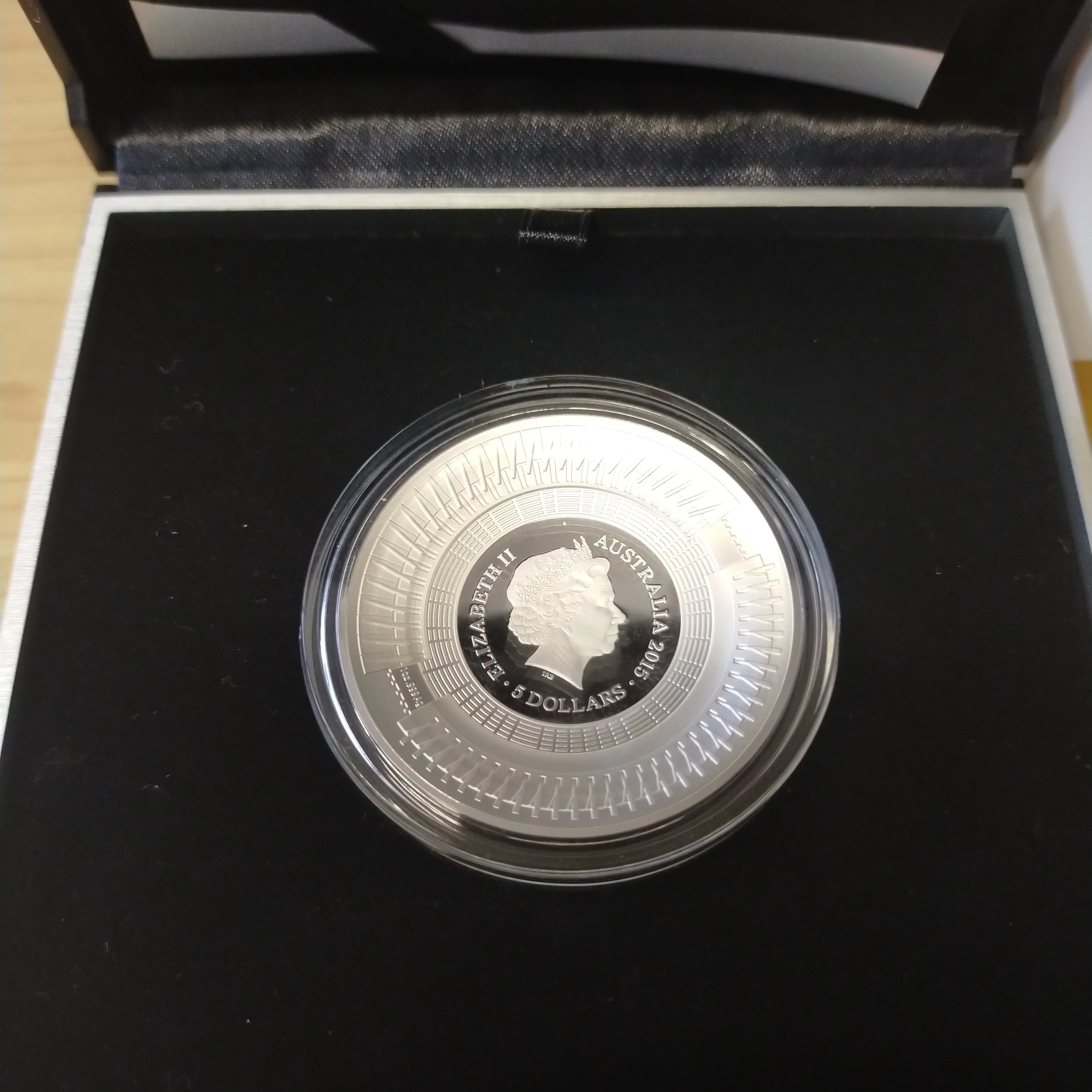Australia 2015 Royal Australian Mint $5 ICC Cricket World Cup 1oz .999 Silver Proof Domed Coin - Image 3