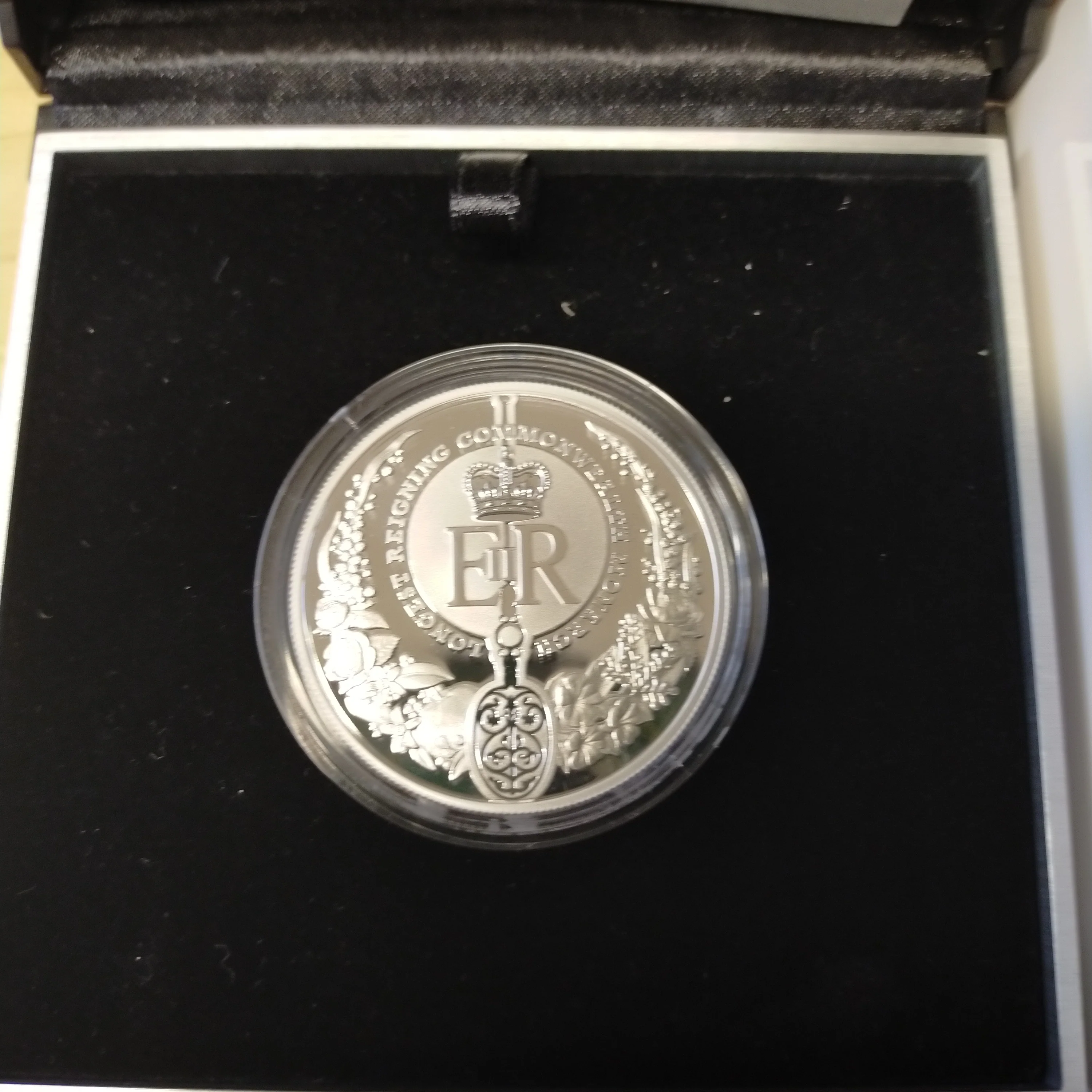 Australia 2015 Royal Australian Mint $5 Longest Reigning Commonwealth Monarch 1oz .999 Silver Proof Coin - Image 2
