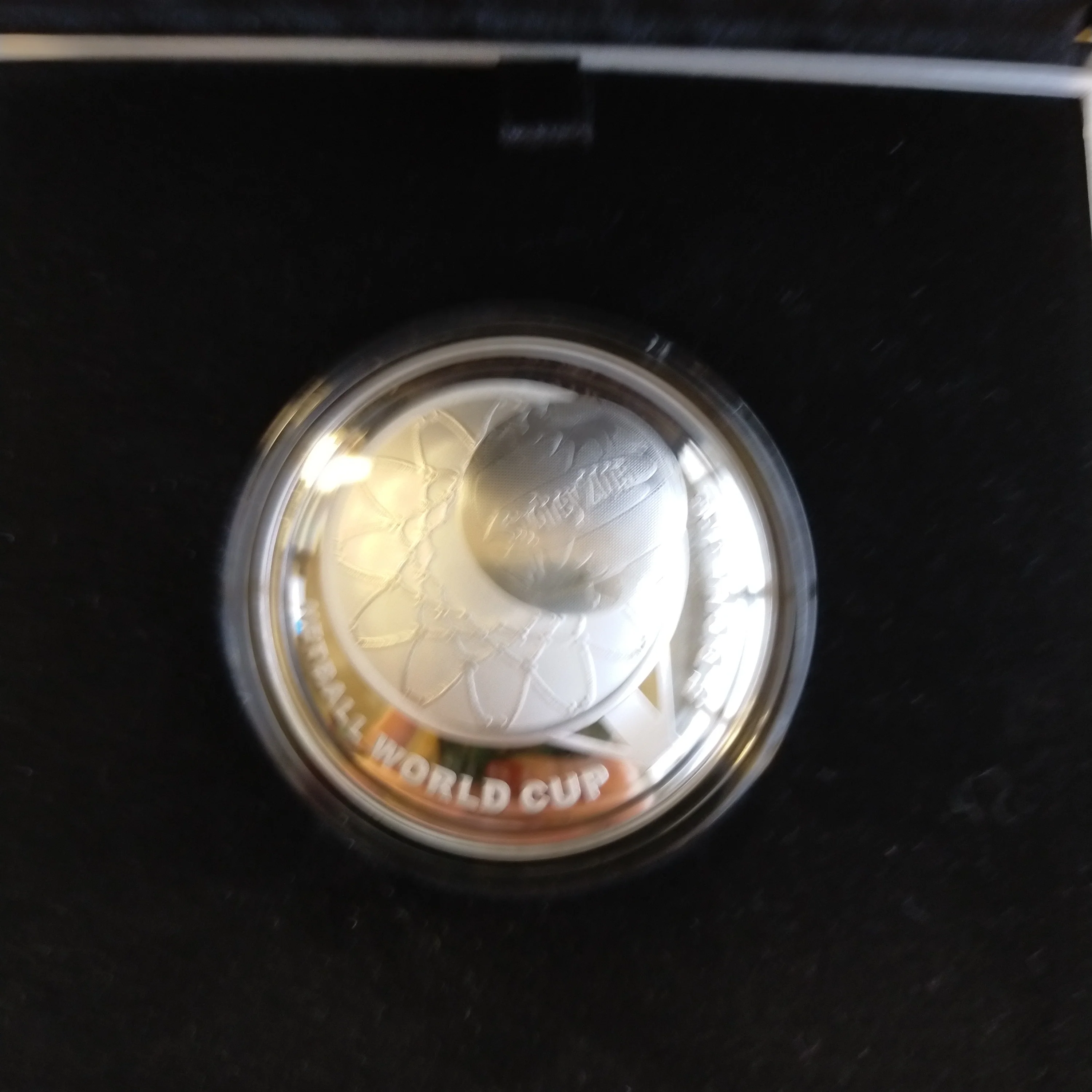 Australia 2015 Royal Australian Mint $5 Netball World Cup Sydney 2015 1oz .999 Proof Silver Domed Coin - Image 2