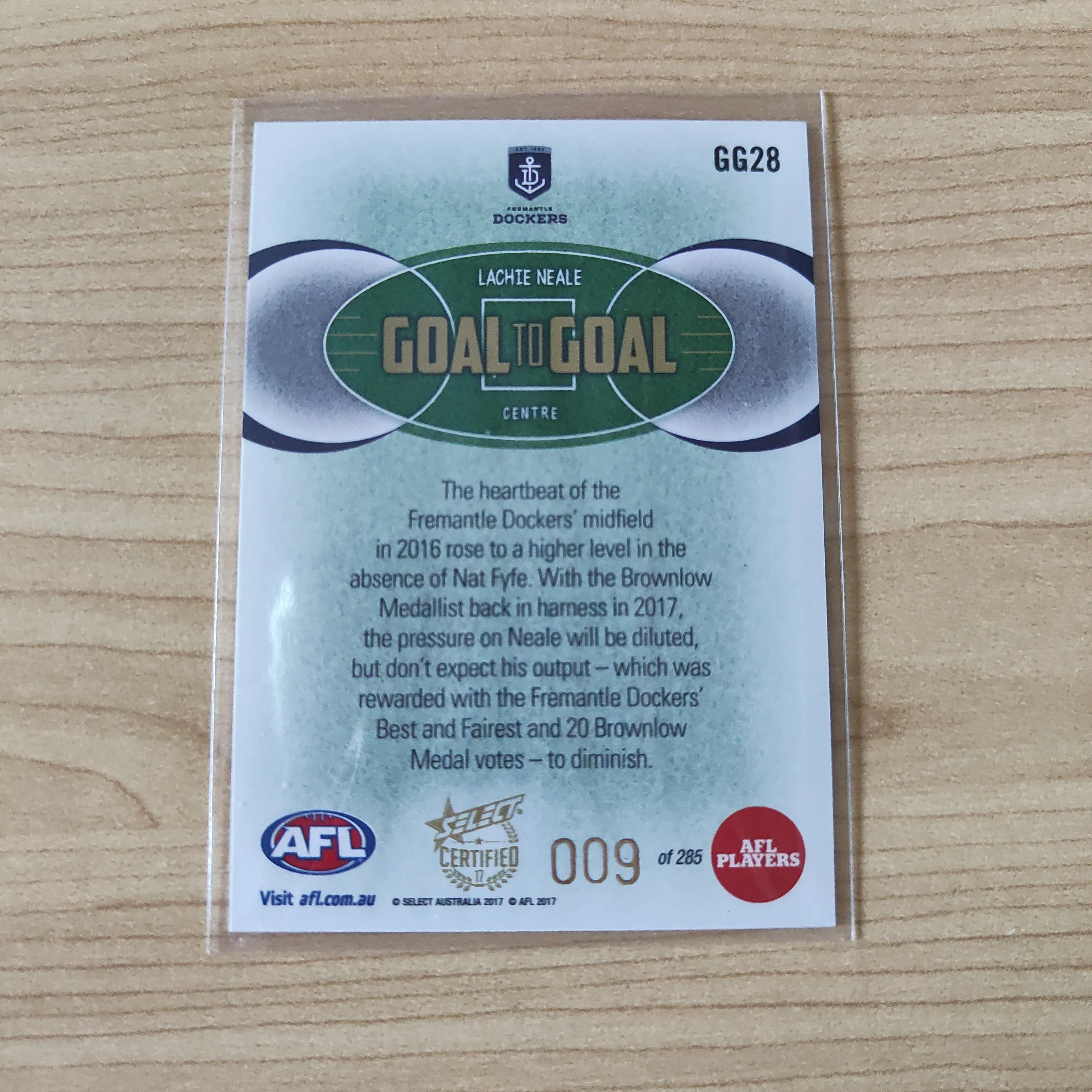 2017 Select Certified Goal To Goal Lachie Neale Fremantle JUMPER NUMBER No.009/285 - Image 2