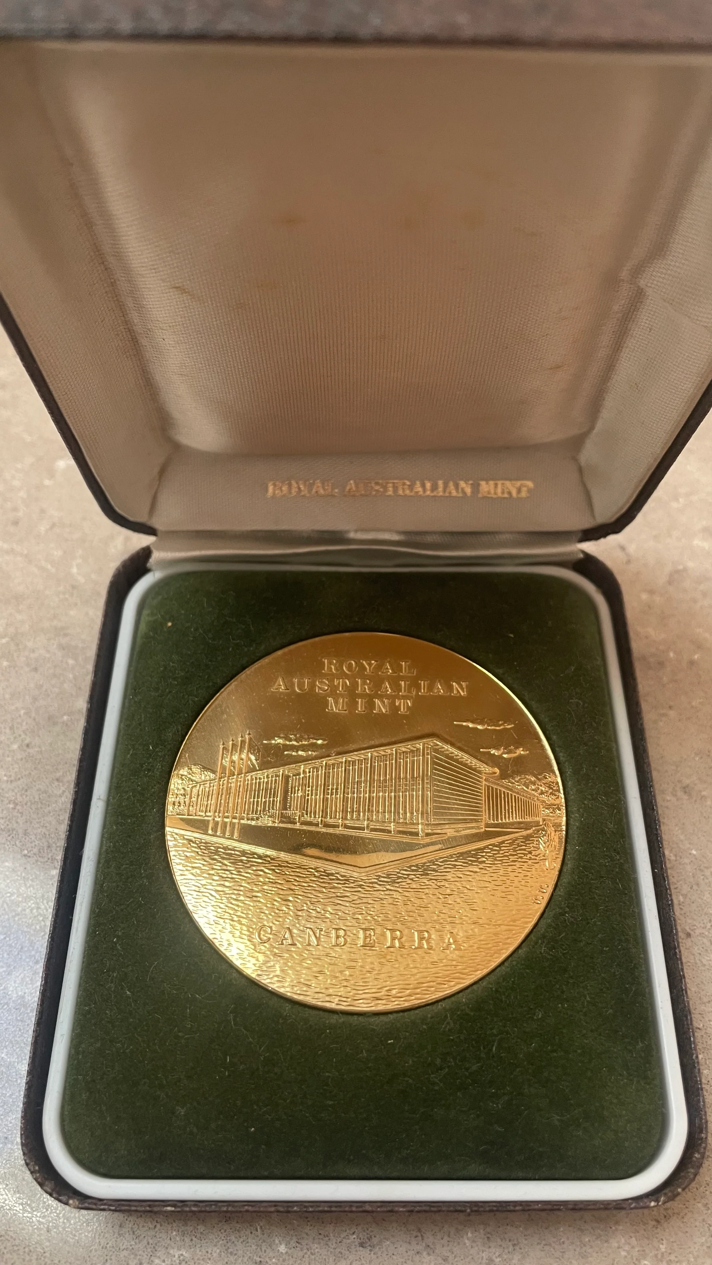 Australia 1969 The Royal Australian Mint Canberra Decimal Coinage Medallion - Image 2