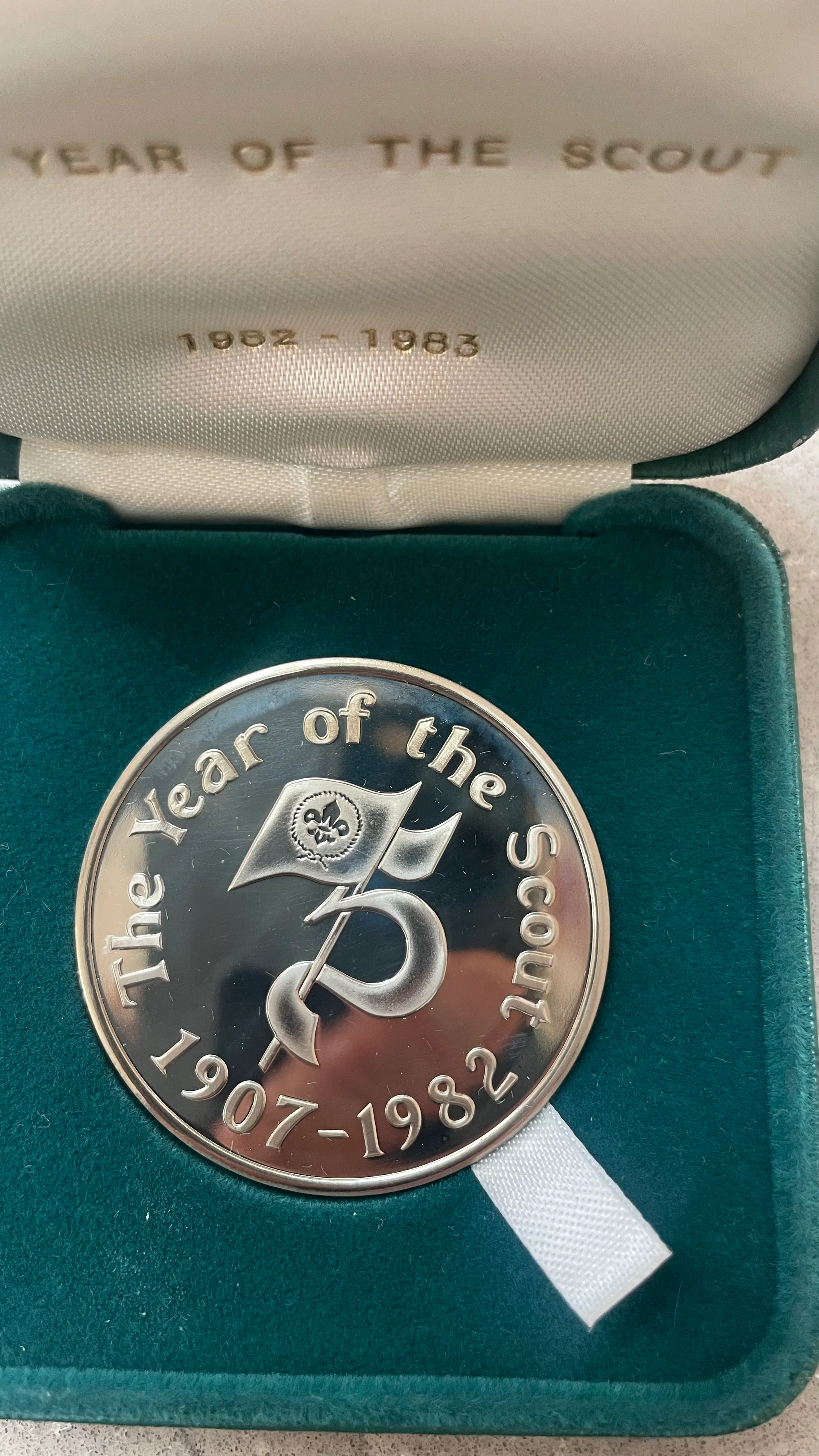 Australia 1982 - 1983 Year of the Scout Commemorative Medallion - Image 2