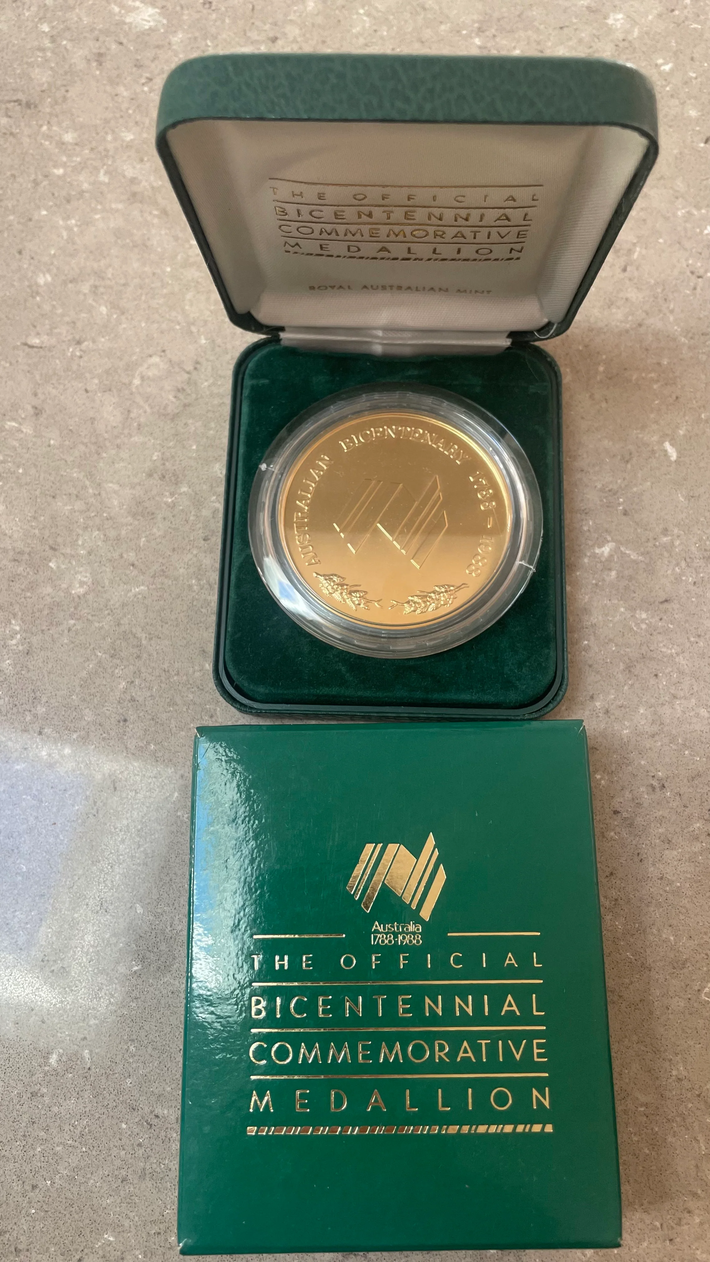Australia 1988 The Royal Australian Mint "The Official Bicentennial Commemorative Medallion