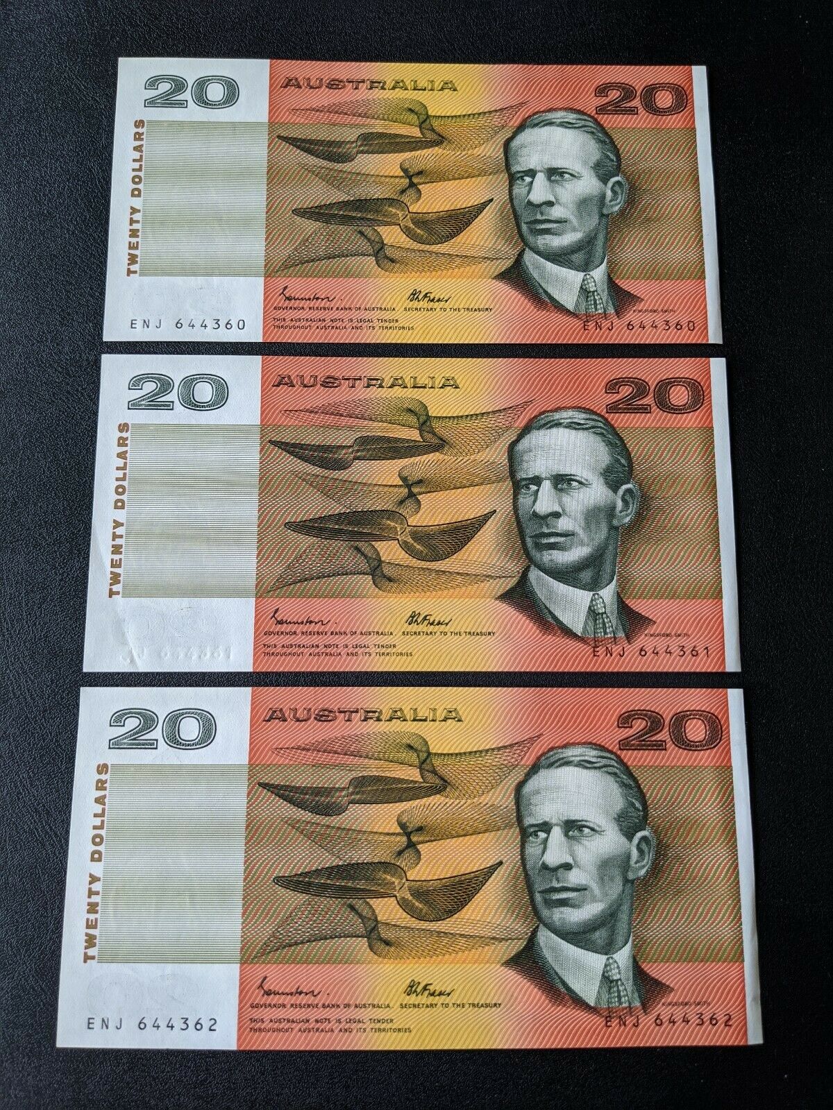 R409a Australia $20 Run Of 3. Middle Banknote Missing Serial Numbers On Left. - Image 2