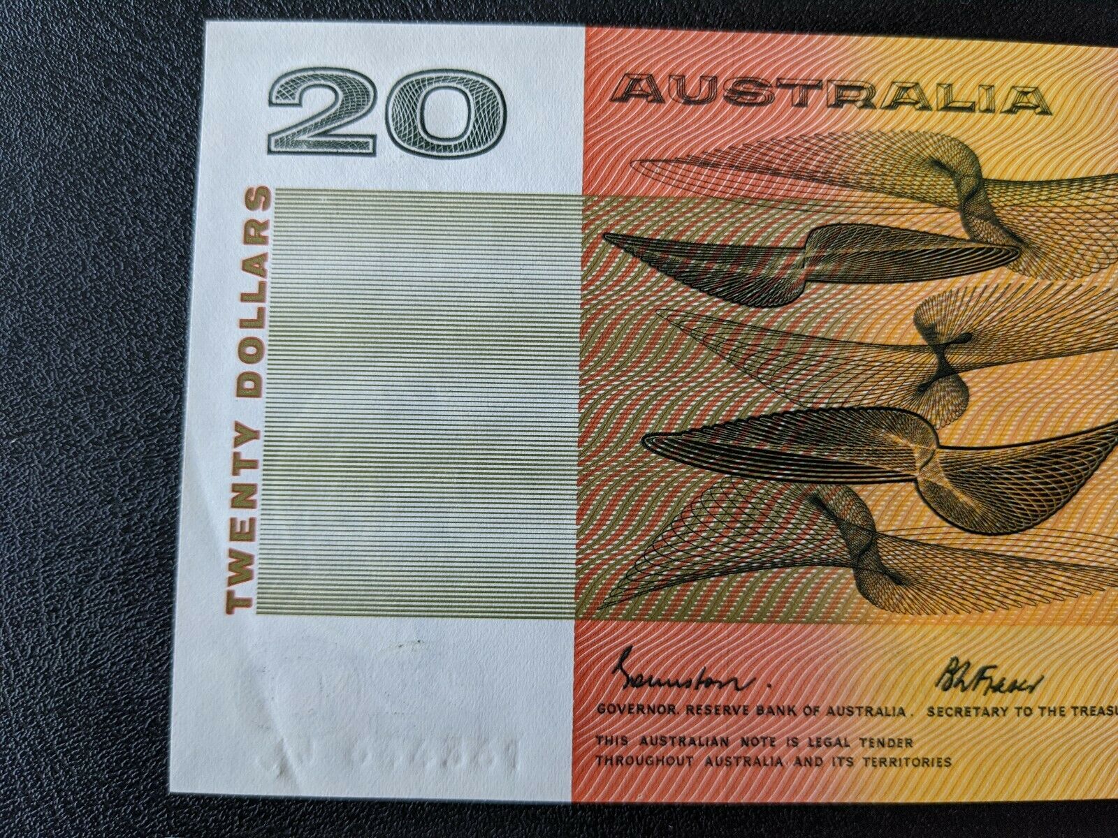 R409a Australia $20 Run Of 3. Middle Banknote Missing Serial Numbers On Left. - Image 3