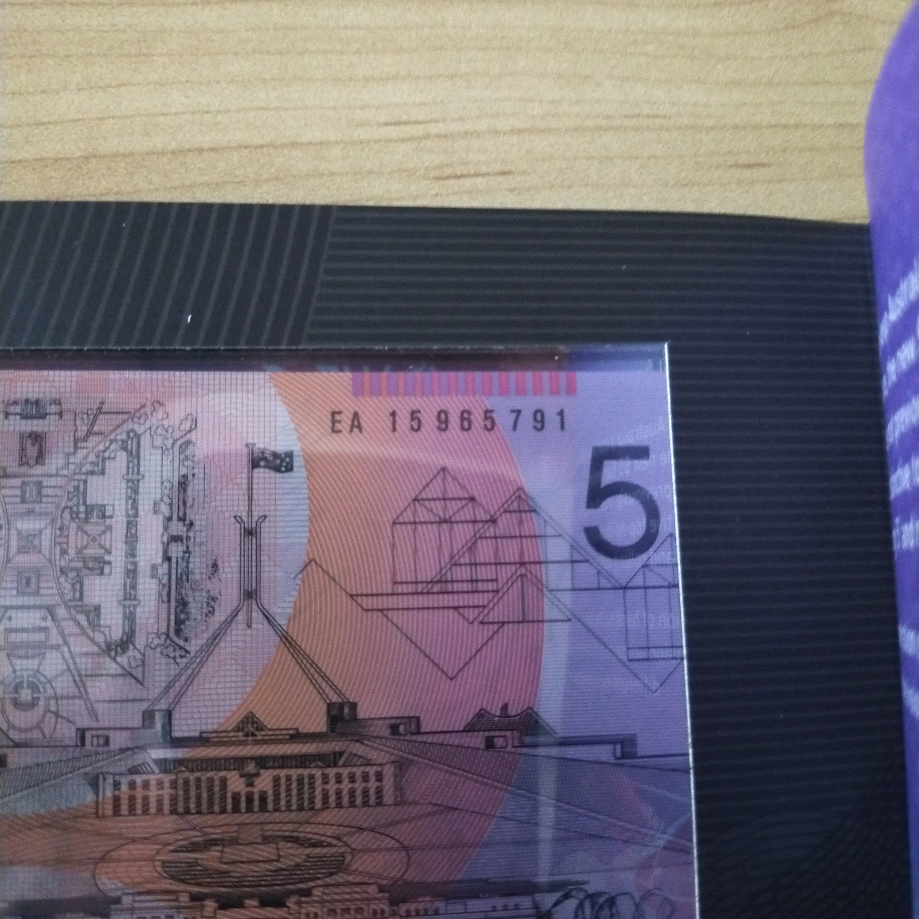 Reserve Bank of Australia Two Generations of $5 Uncirculated Banknote Folder FIRST AND LAST PREFIX - Image 3