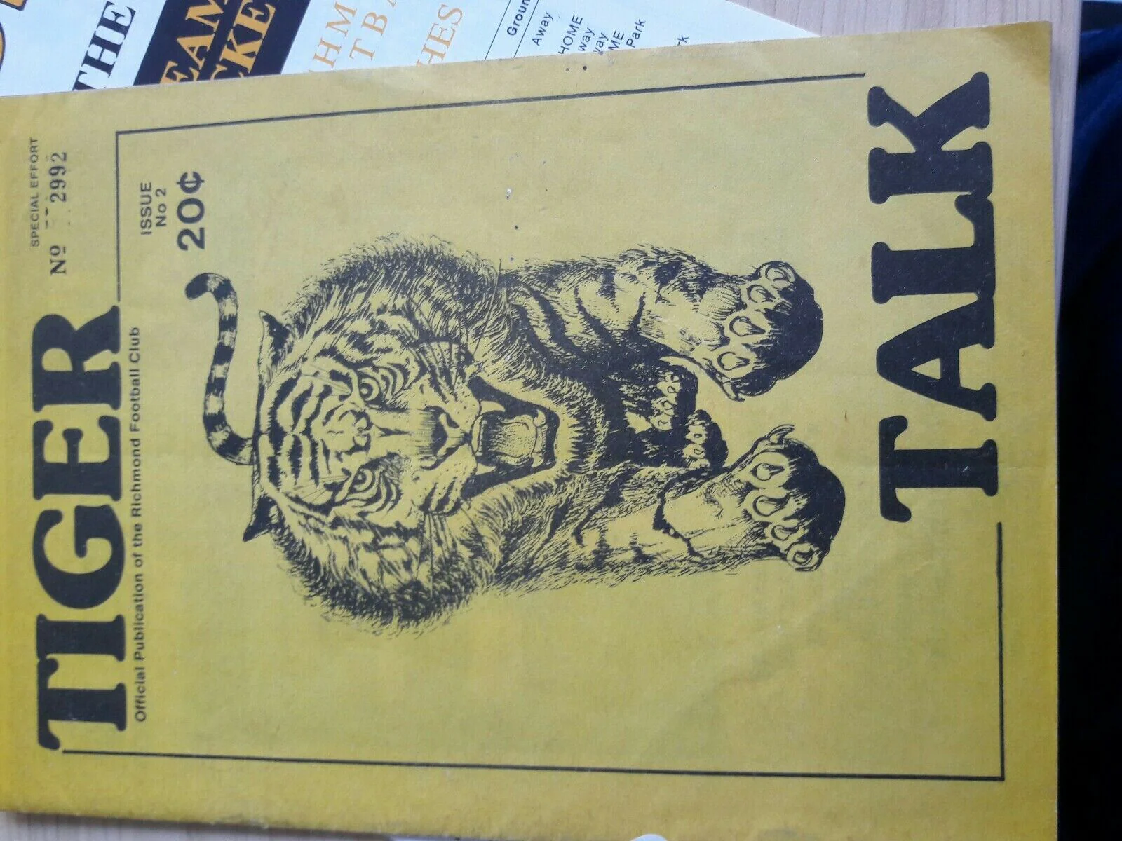 Richmond Tigers VFL Collection Including Lovely Playing Card And Publications - Image 3