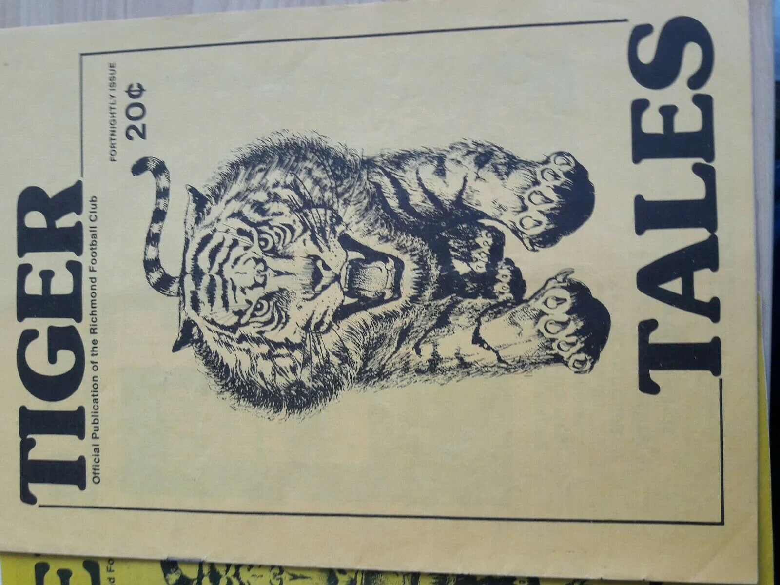 Richmond Tigers VFL Collection Including Lovely Playing Card And Publications - Image 4