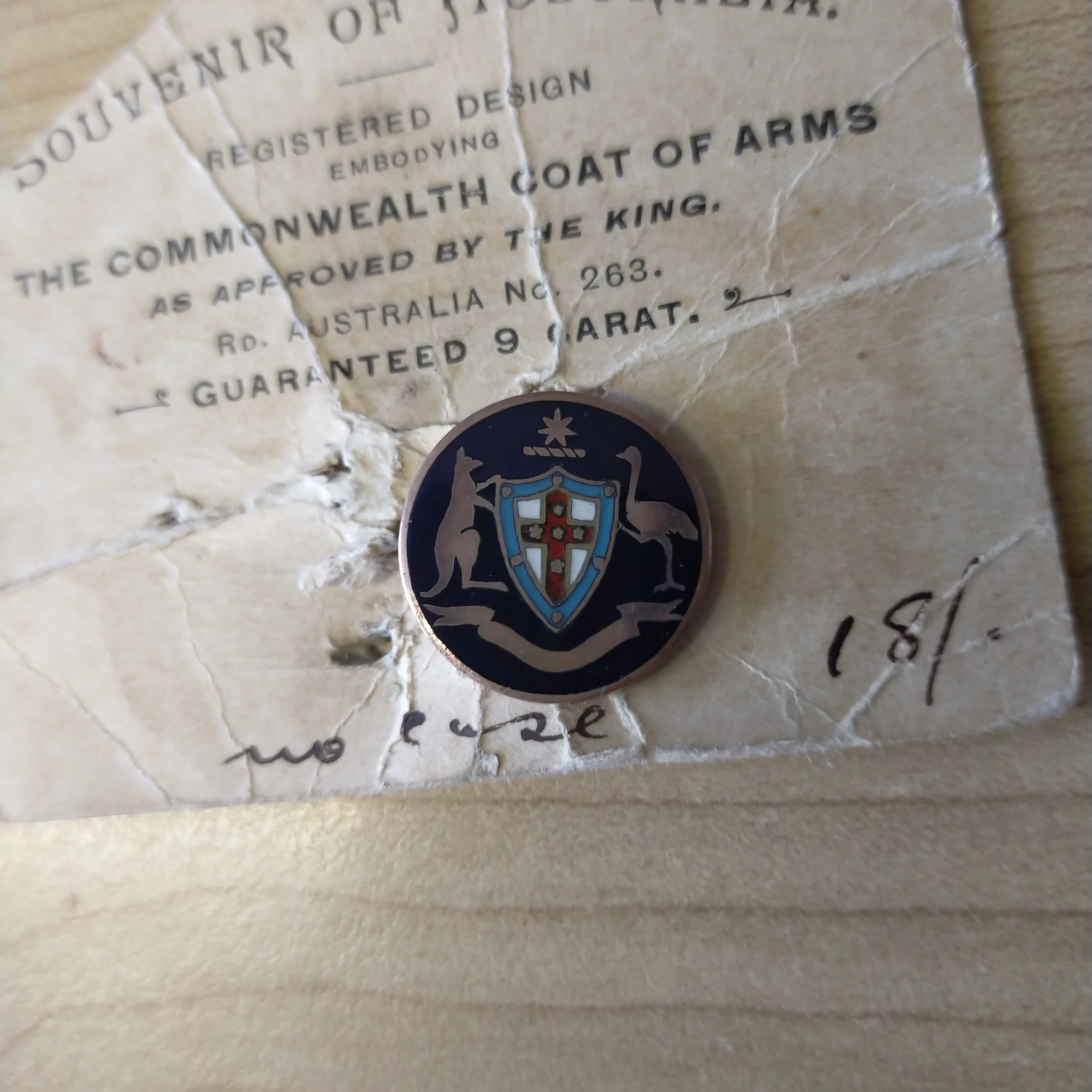 Pre 1936 First Australian Commonwealth Coat of Arms Design 9 Carat Gold Badge - Image 2